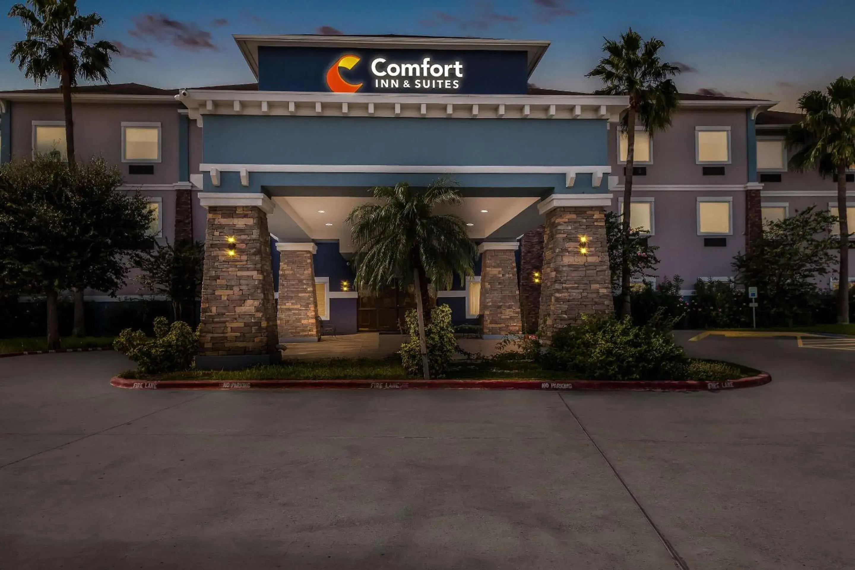 Property building in Comfort Inn & Suites Donna near I-2 Property building in Comfort Inn & Suites Donna near I-2