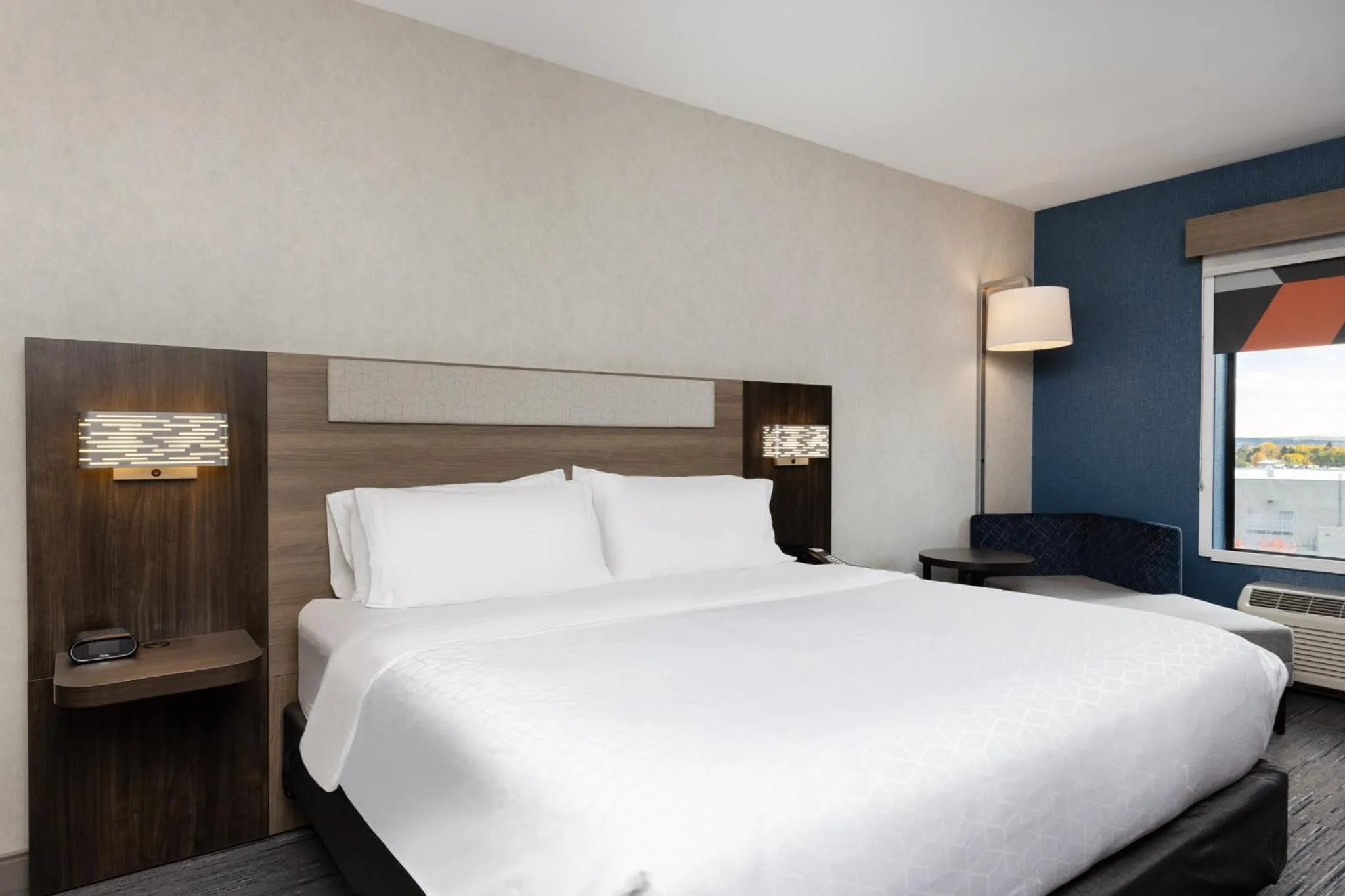 Photo of the whole room, Bed in Holiday Inn Express and Suites Missoula by IHG