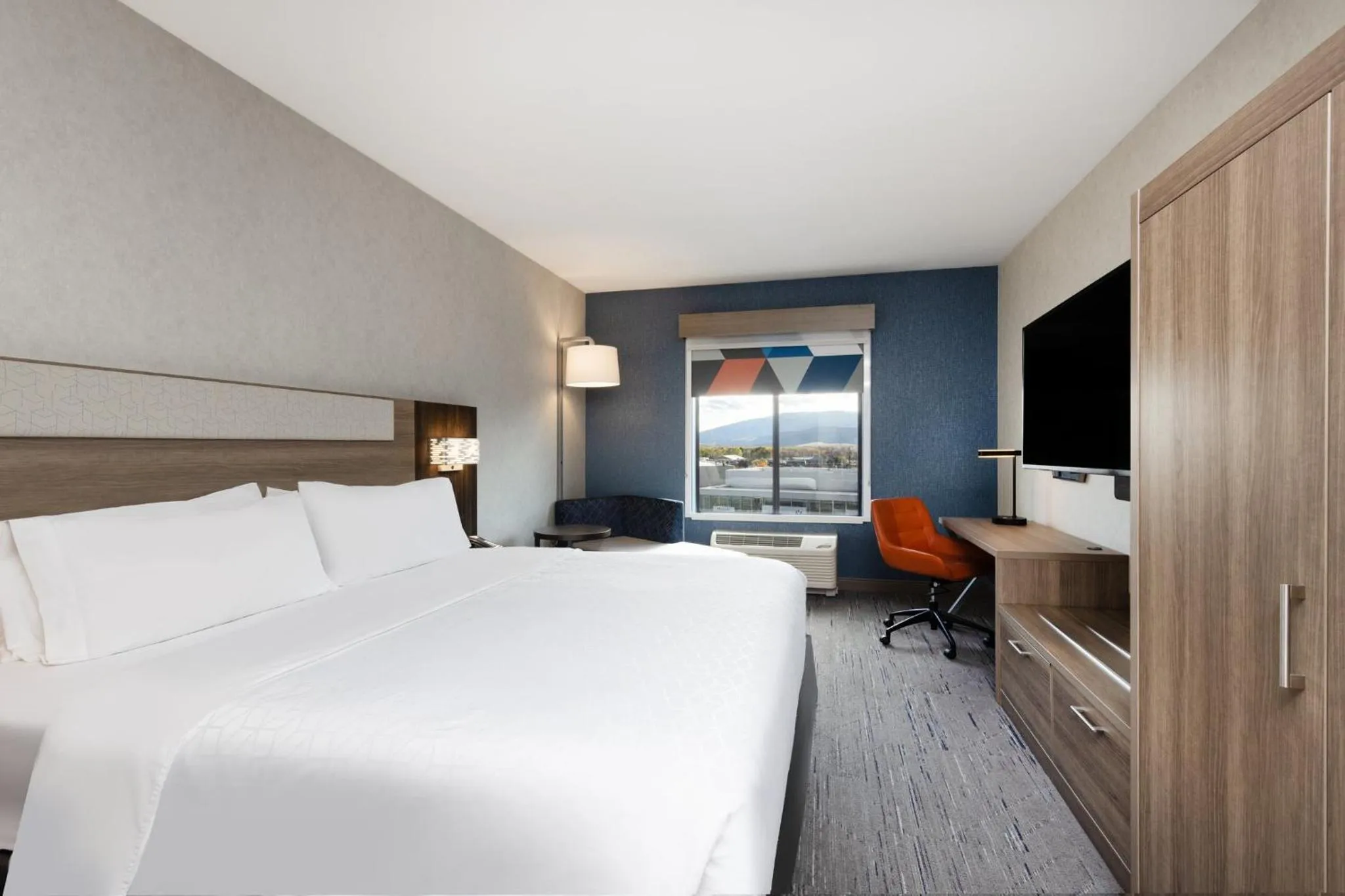 Photo of the whole room, Bed in Holiday Inn Express and Suites Missoula by IHG