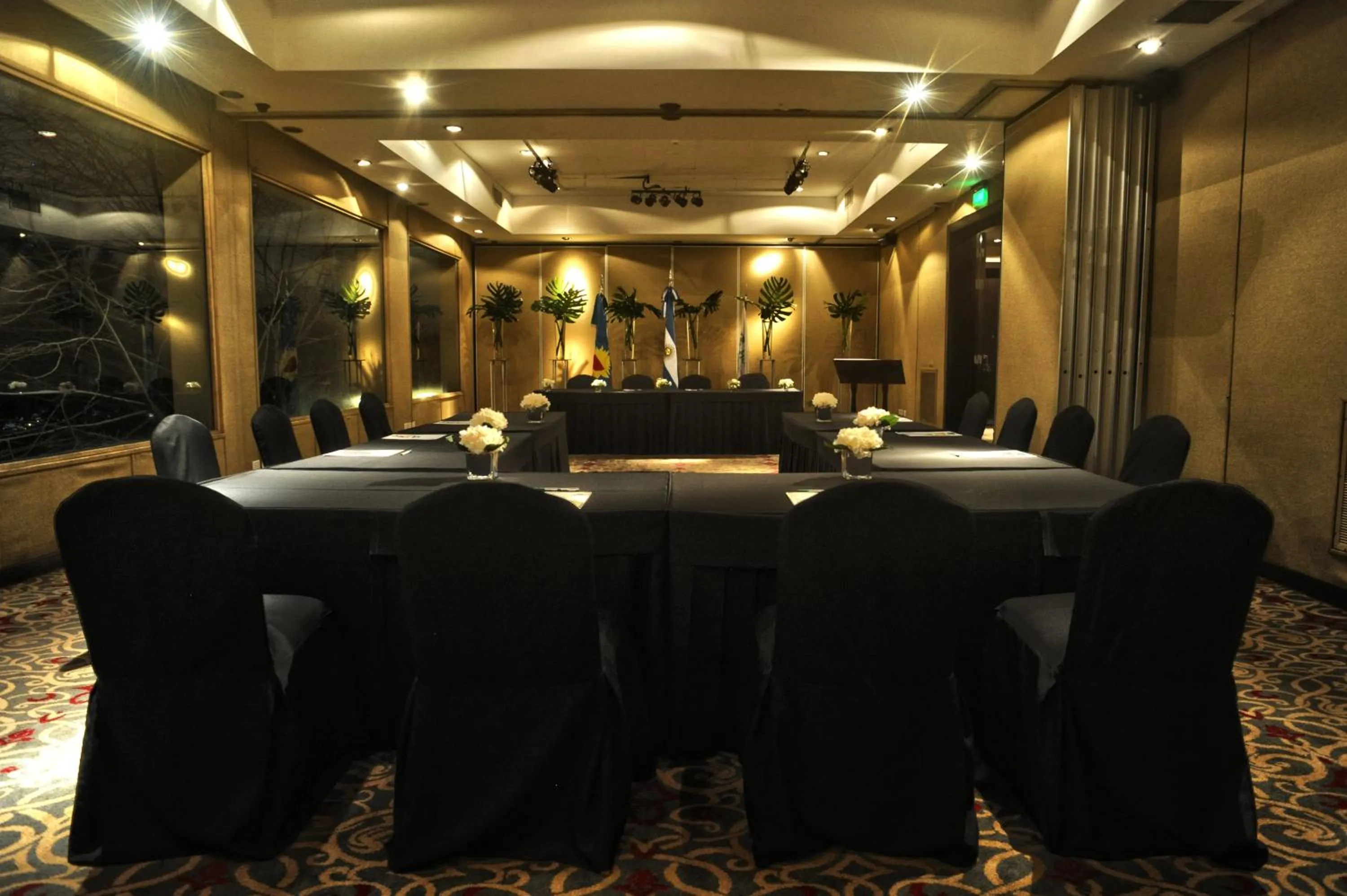 Meeting/conference room in Holiday Inn Ezeiza Airport, an IHG Hotel