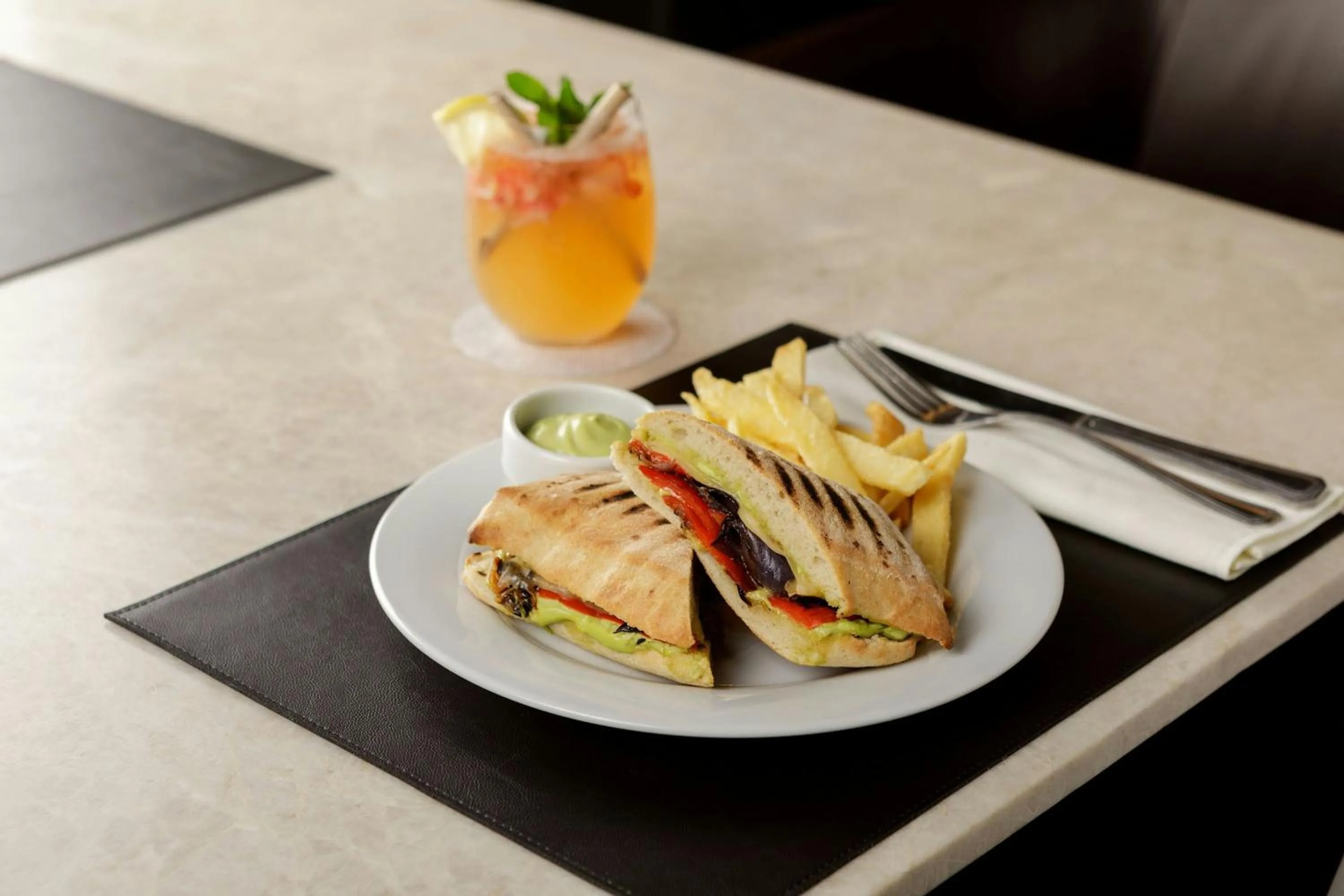 Lounge or bar in Marriott Hotel Buenos Aires Ezeiza Airport