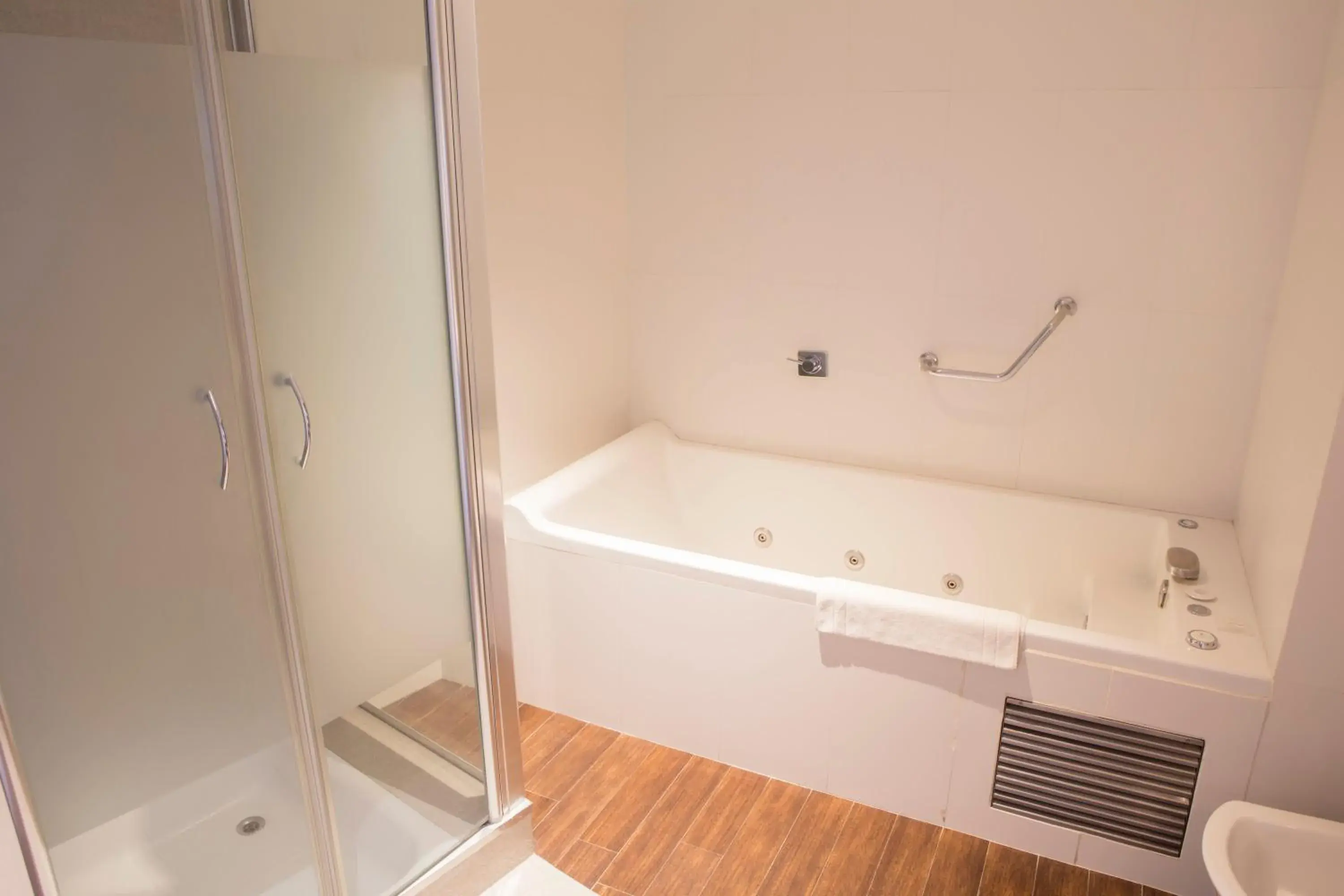 Photo of the whole room in Holiday Inn Ezeiza Airport, an IHG Hotel Photo of the whole room in Holiday Inn Ezeiza Airport, an IHG Hotel