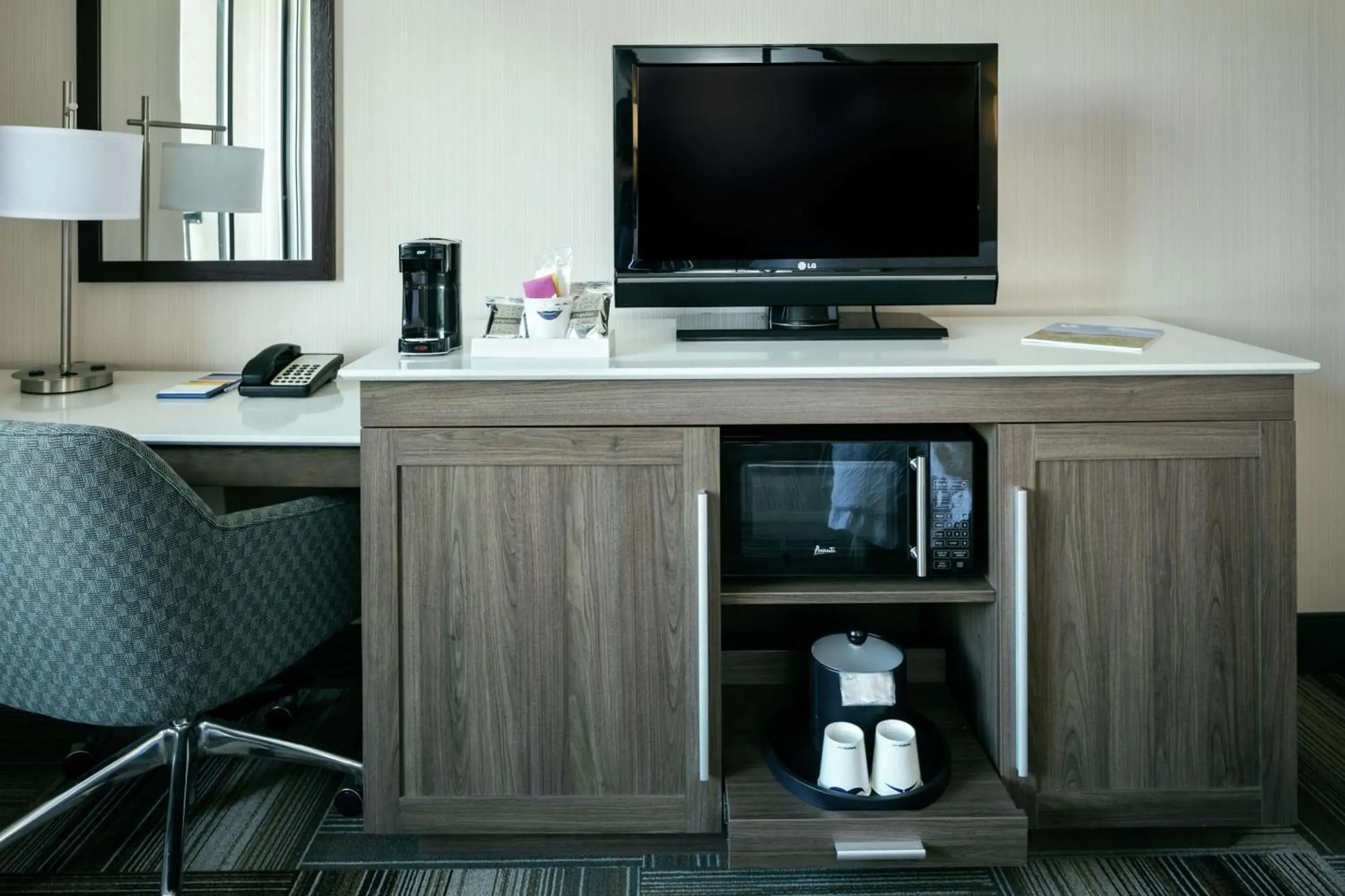 Bedroom in Hampton Inn & Suites Arroyo Grande Bedroom in Hampton Inn & Suites Arroyo Grande