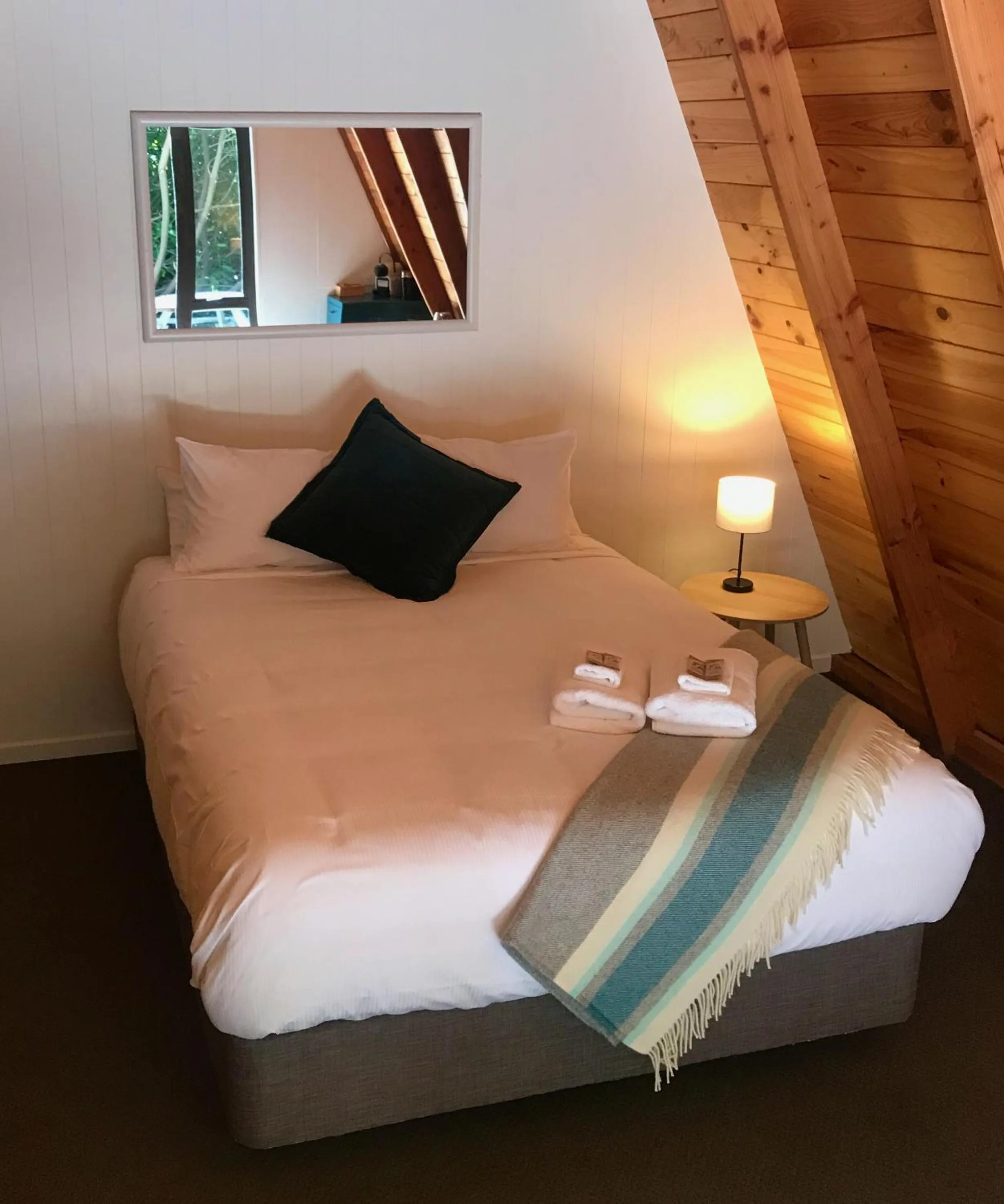 Photo of the whole room, Bed in Wonderland Makarora Lodge