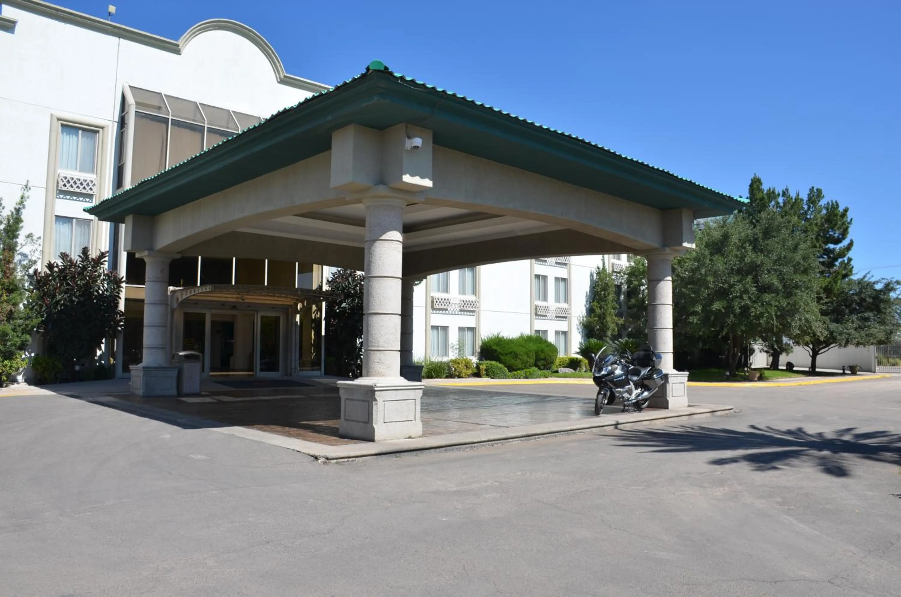 Facade/entrance in Hotel Victoria Express
