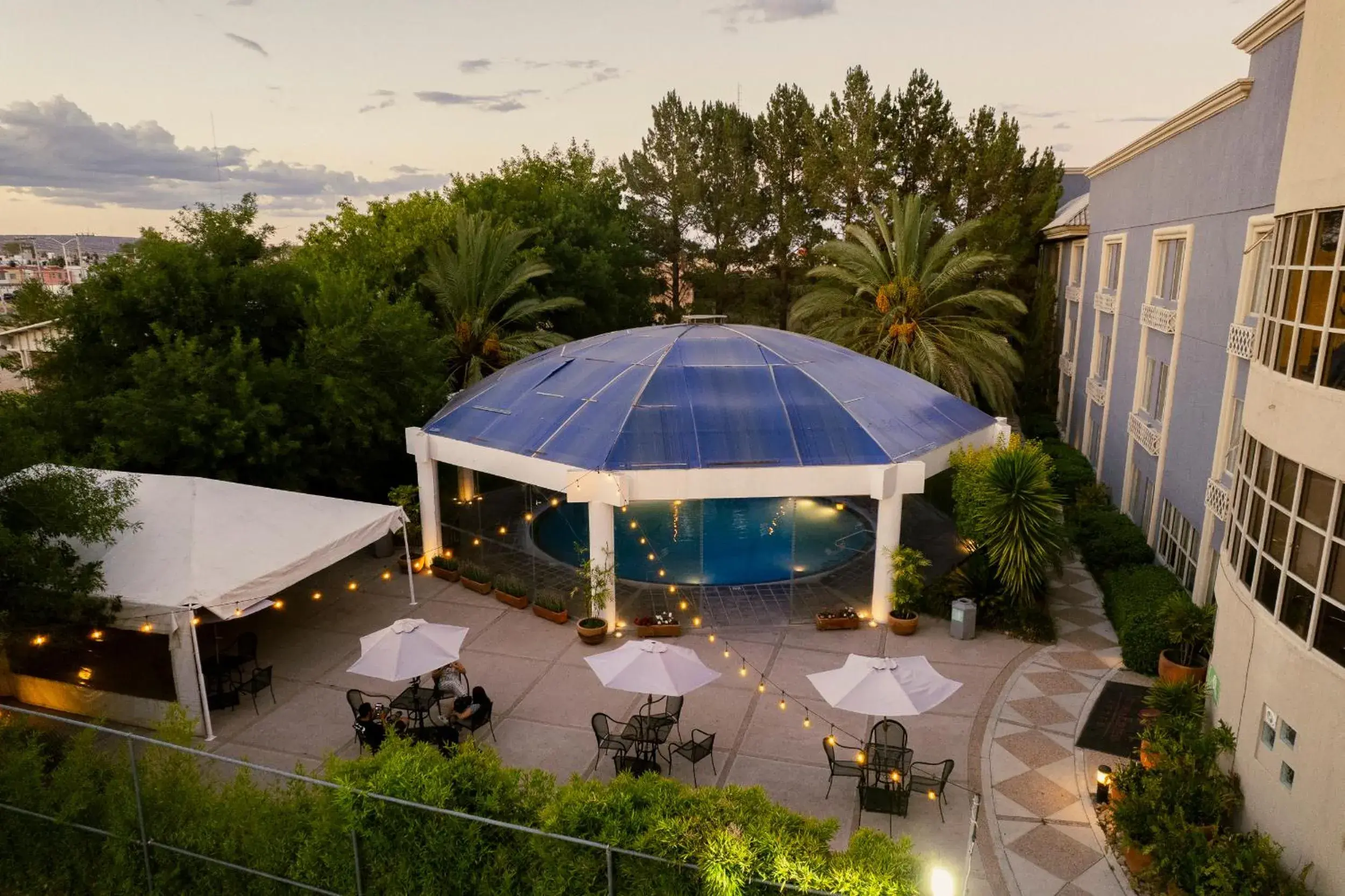 Swimming pool in Hotel Victoria Express Swimming pool in Hotel Victoria Express