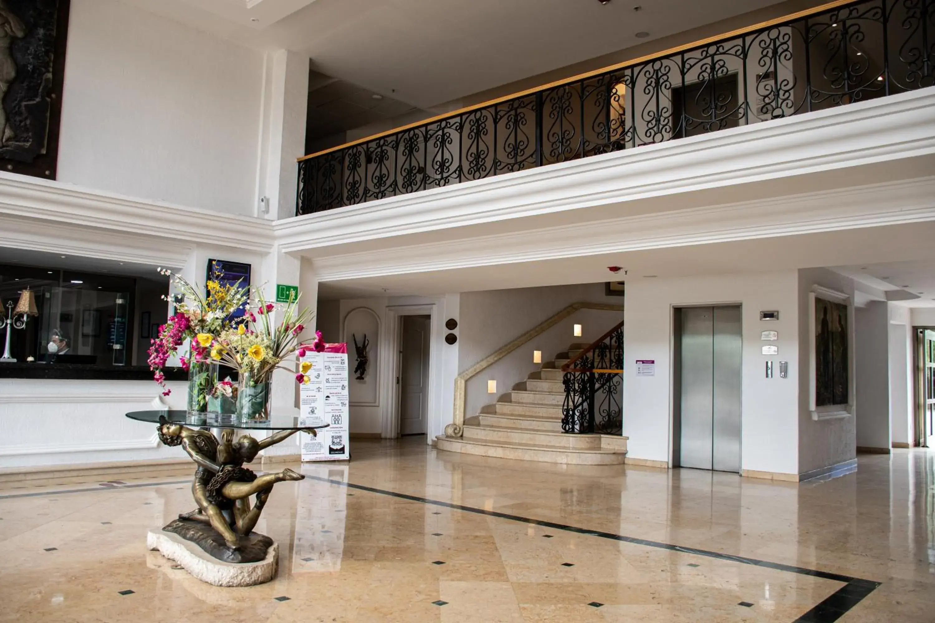 Lobby or reception in Hotel Victoria Express Lobby or reception in Hotel Victoria Express