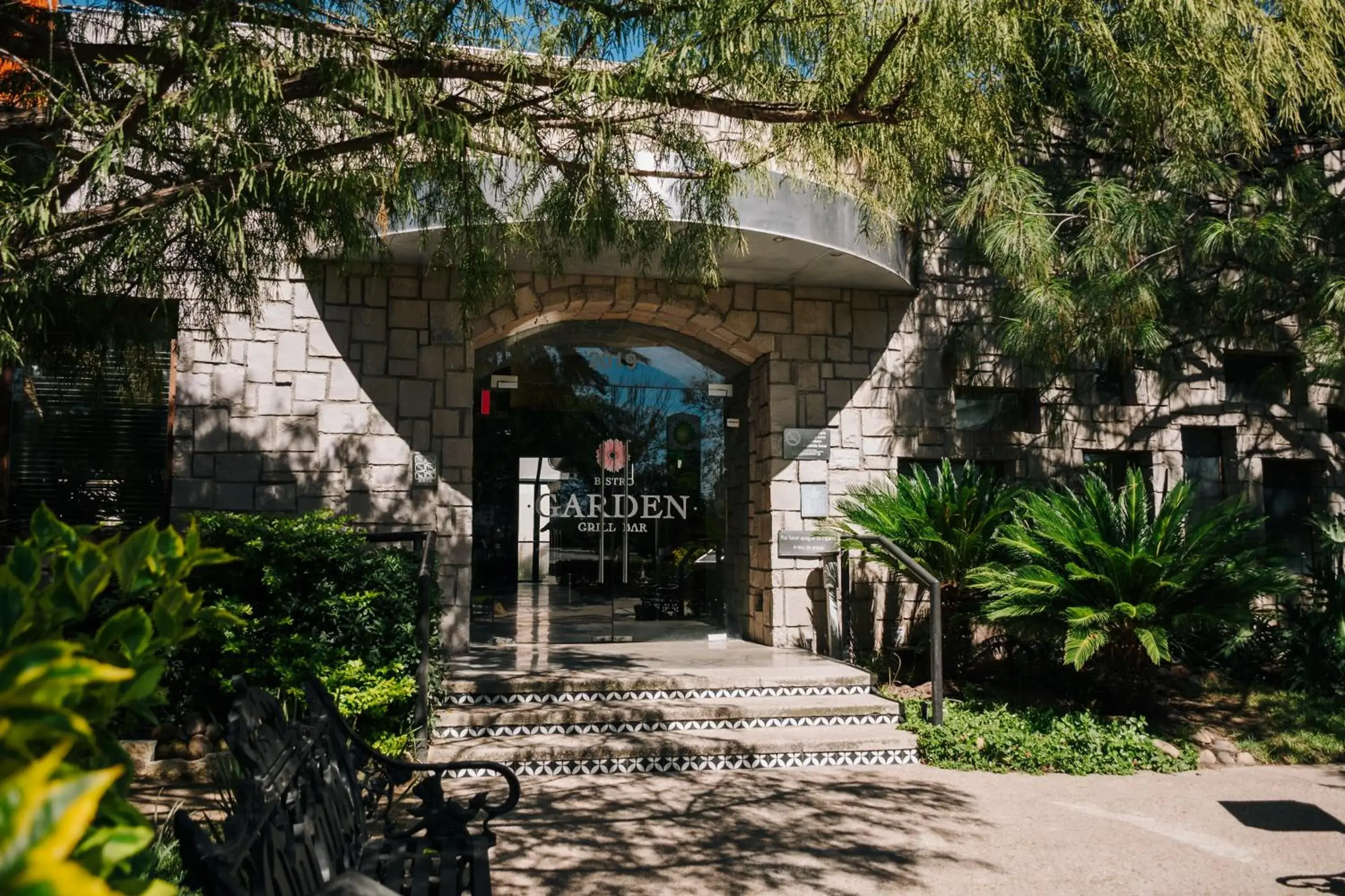 Restaurant/places to eat in Hotel Victoria Express Restaurant/places to eat in Hotel Victoria Express