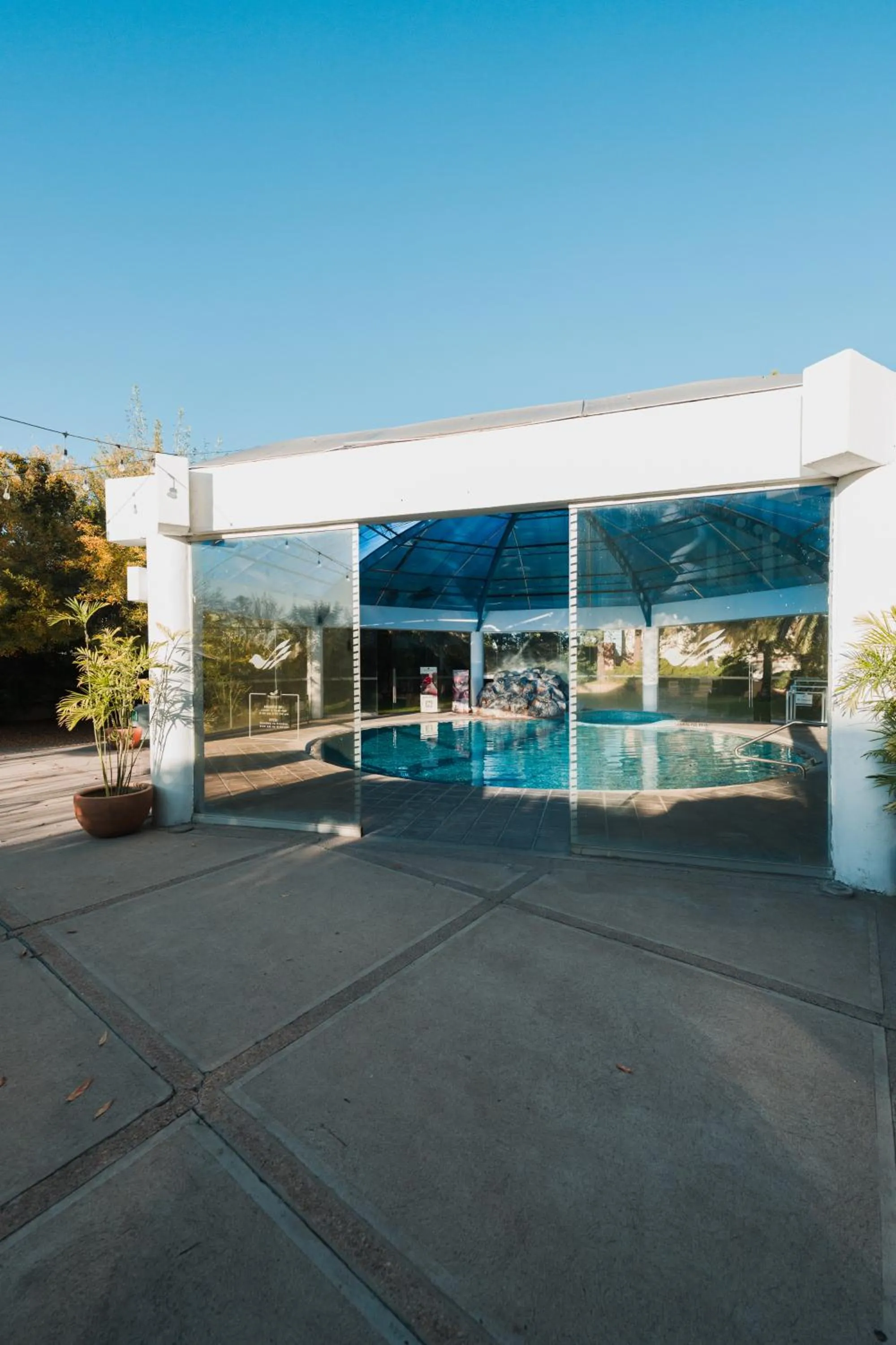 Swimming pool in Hotel Victoria Express