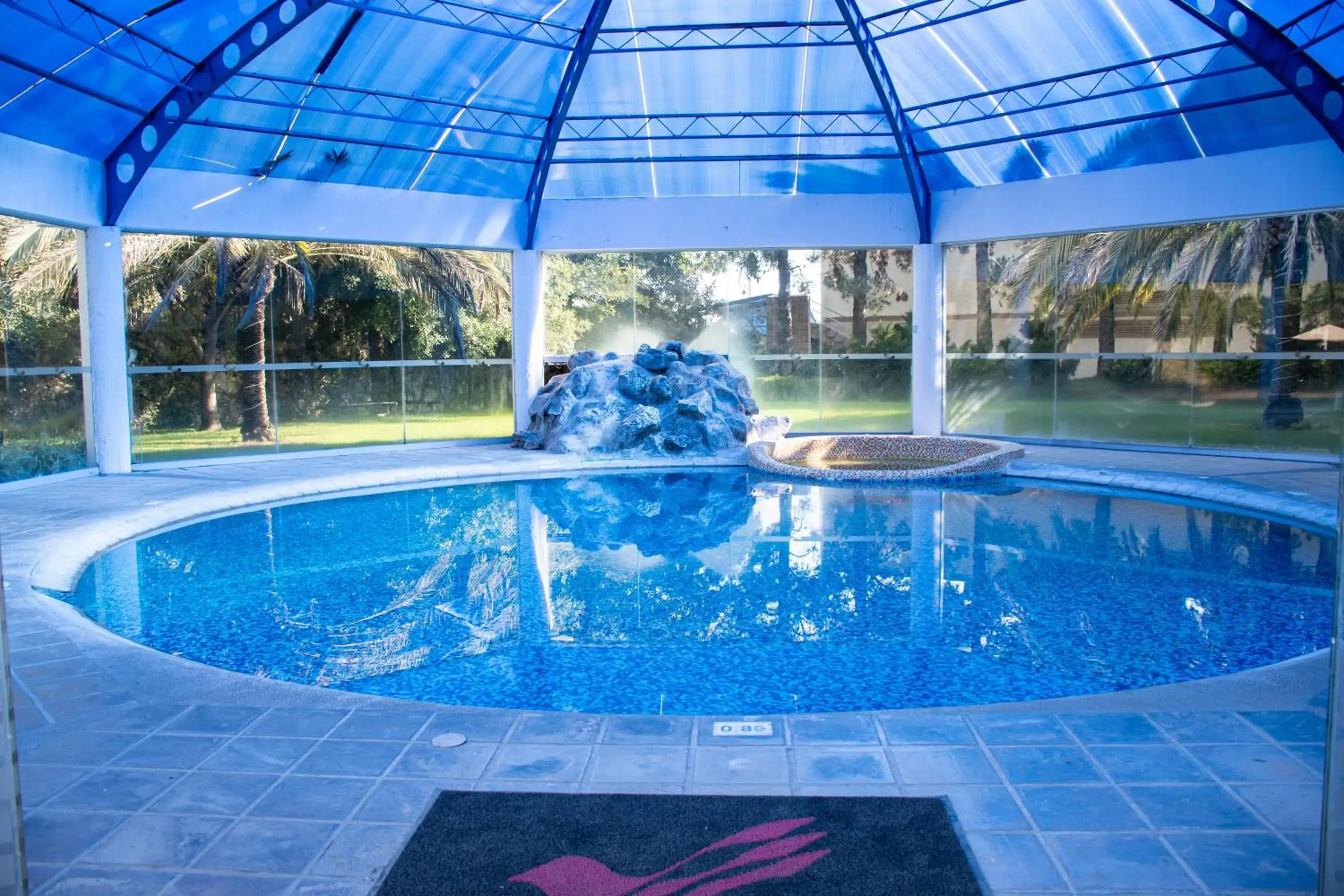 Swimming pool in Hotel Victoria Express Swimming pool in Hotel Victoria Express