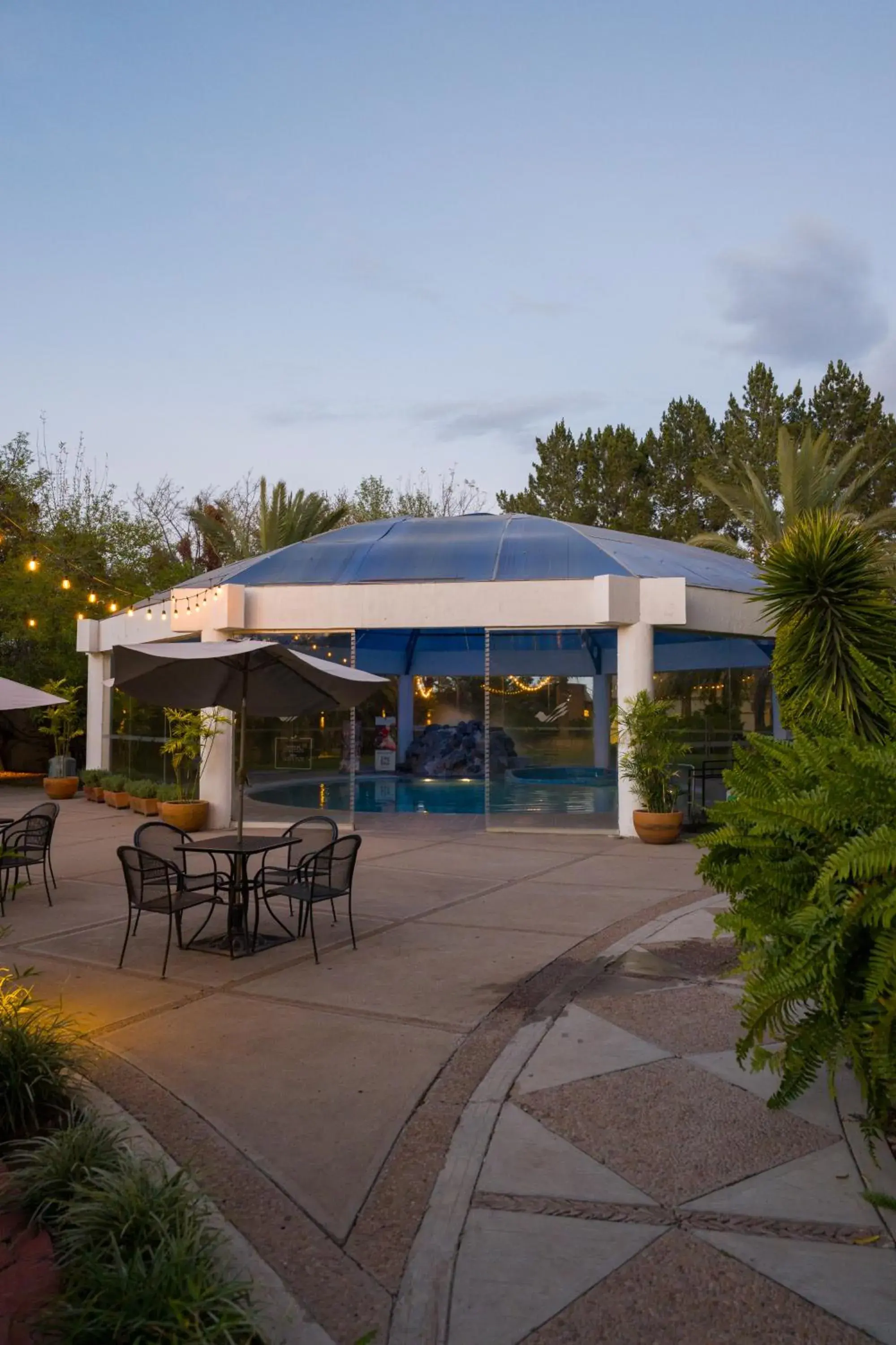 Swimming pool in Hotel Victoria Express Swimming pool in Hotel Victoria Express