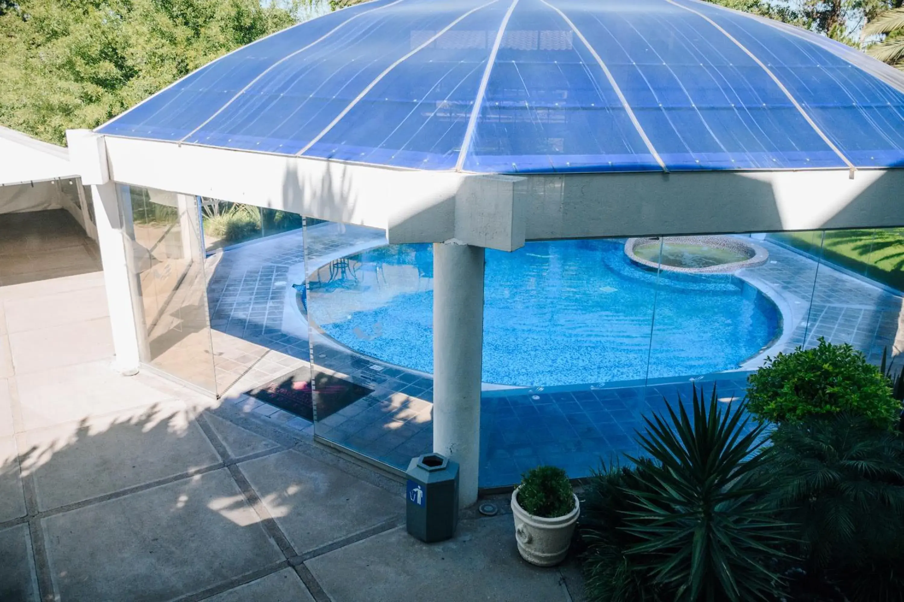 Pool view in Hotel Victoria Express Pool view in Hotel Victoria Express