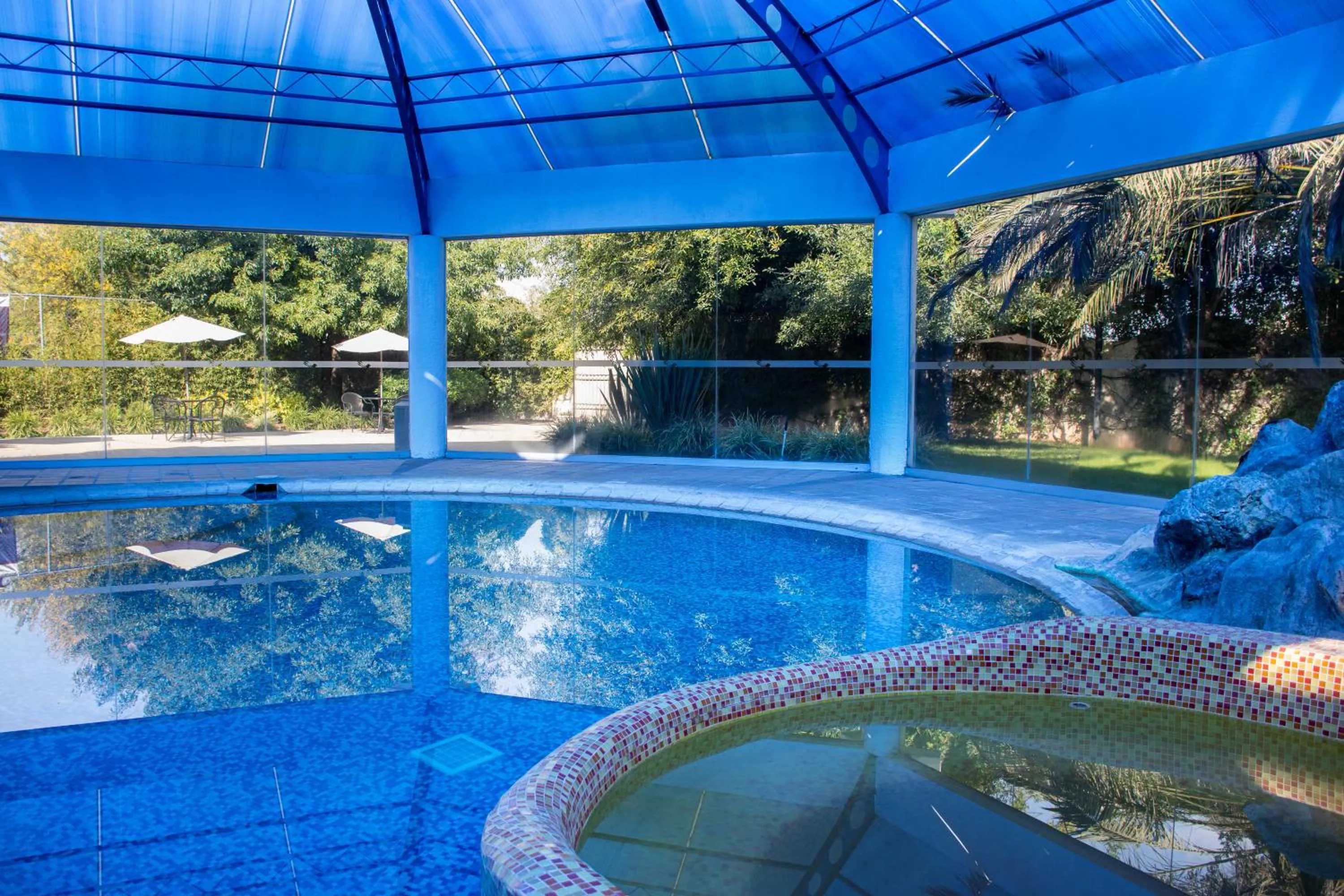 Swimming pool in Hotel Victoria Express