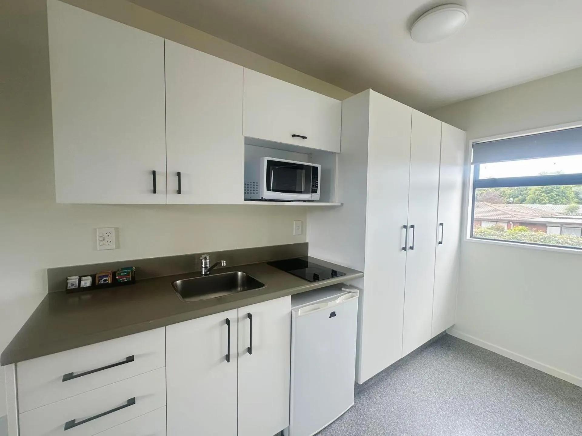 Kitchen or kitchenette in AAA Northlands Motel