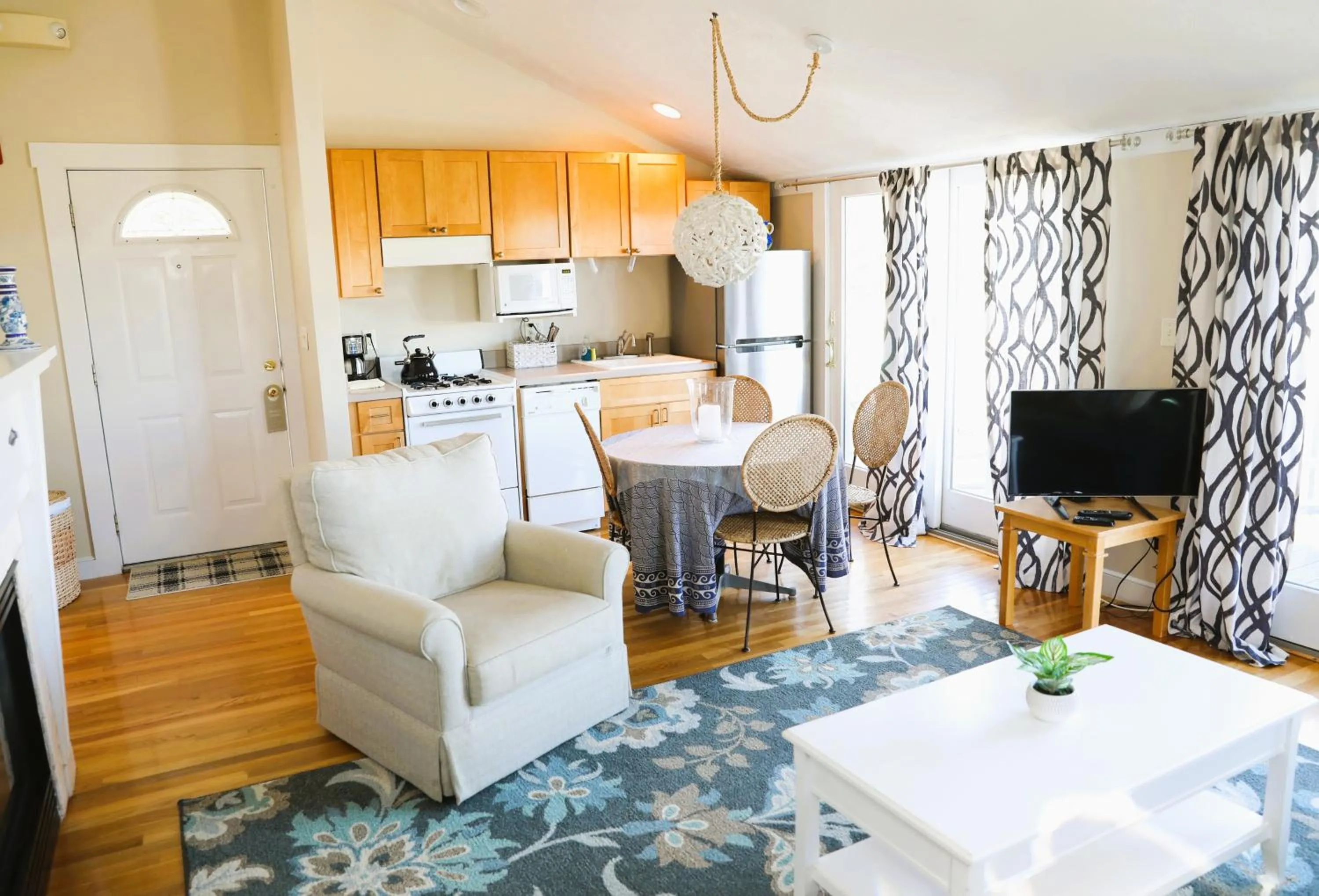 One Bedroom Suite with Balcony, Kithcenette, and Partial Ocean View #2 in An English Garden