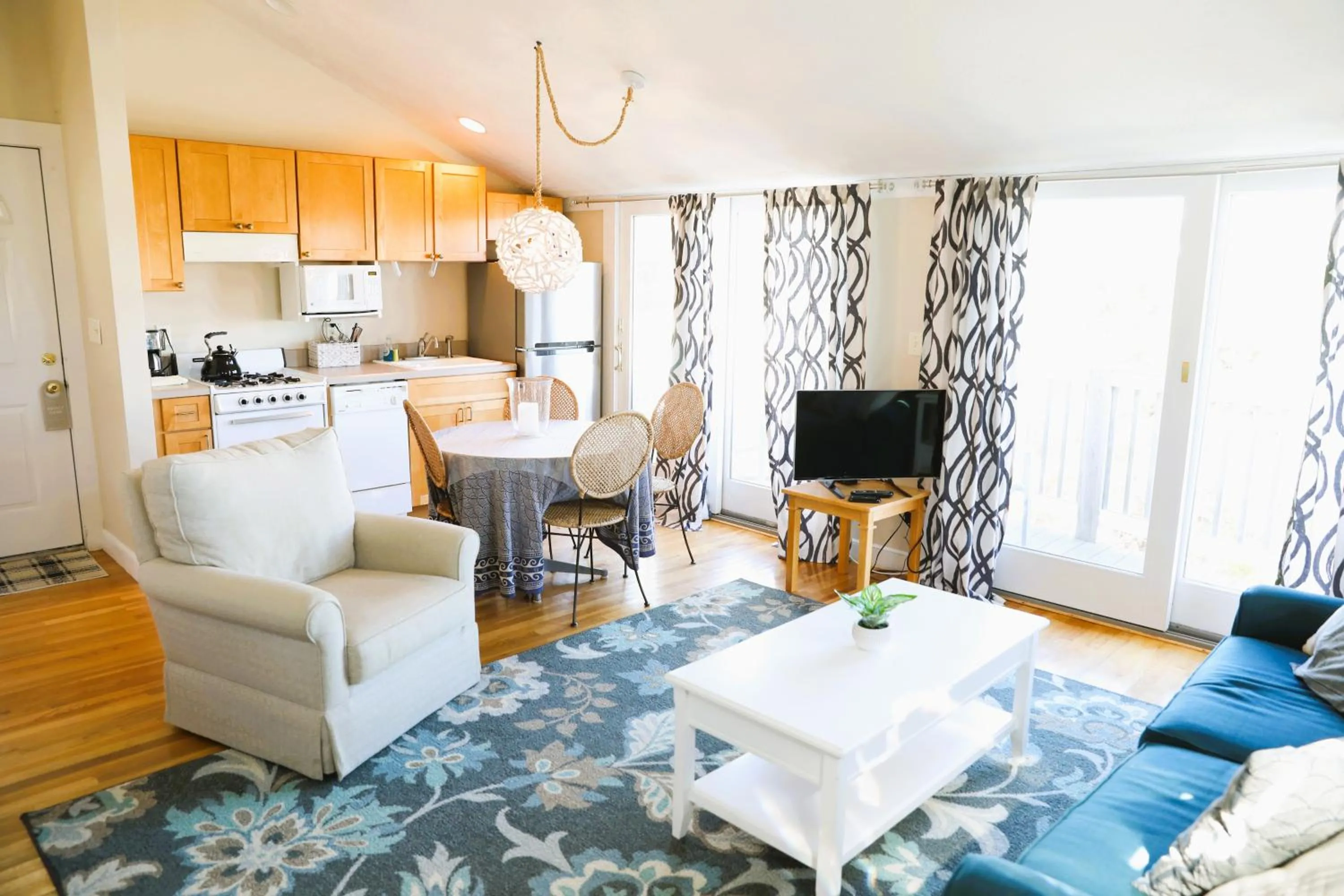 One Bedroom Suite with Balcony, Kithcenette, and Partial Ocean View #2 in An English Garden