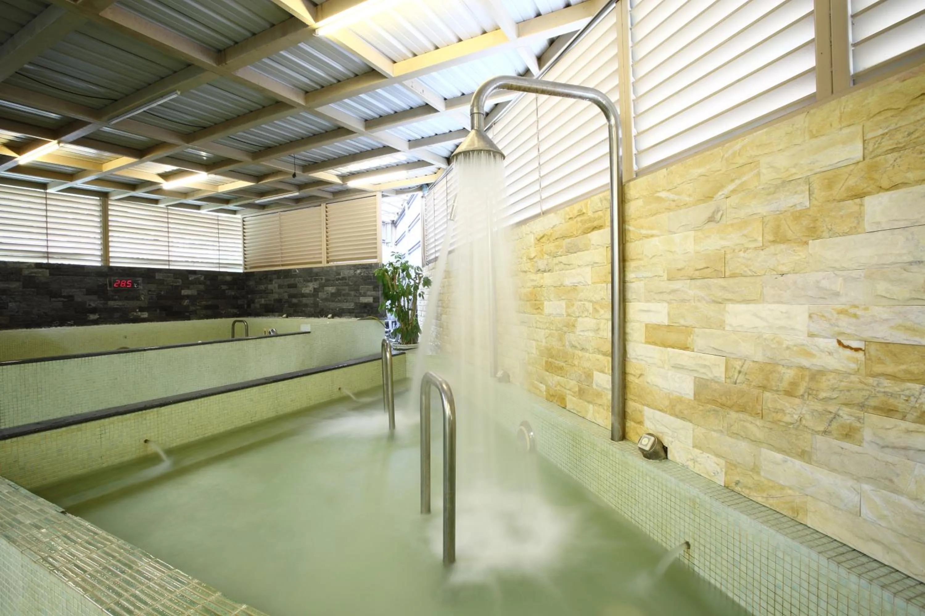 Hot Spring Bath in Long Shan Hotel