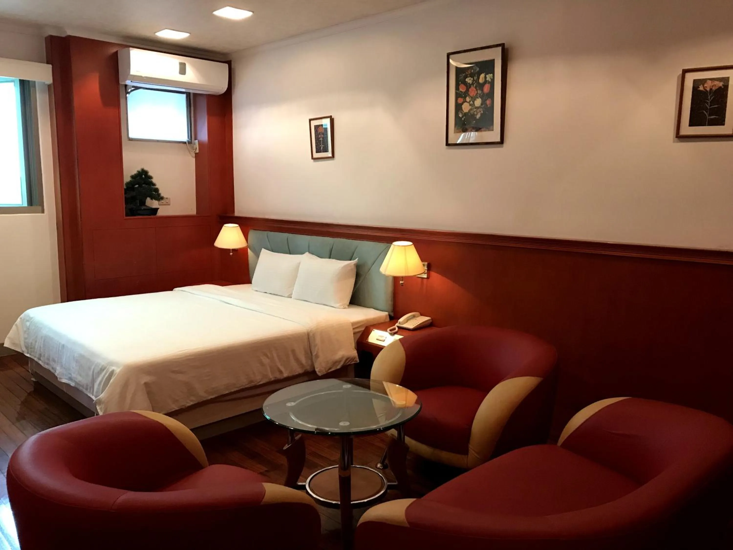 Bed in Long Shan Hotel