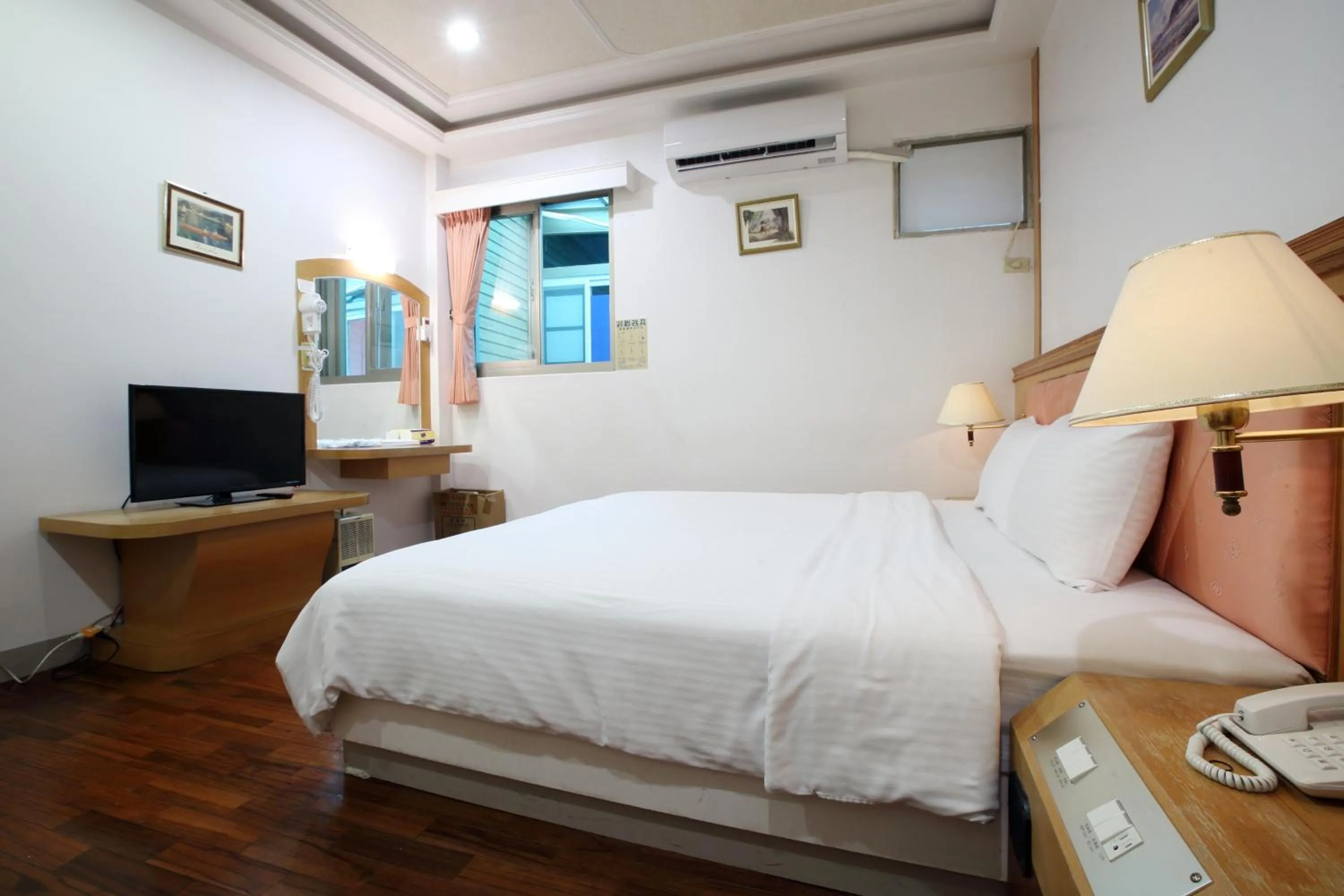 Bed in Long Shan Hotel