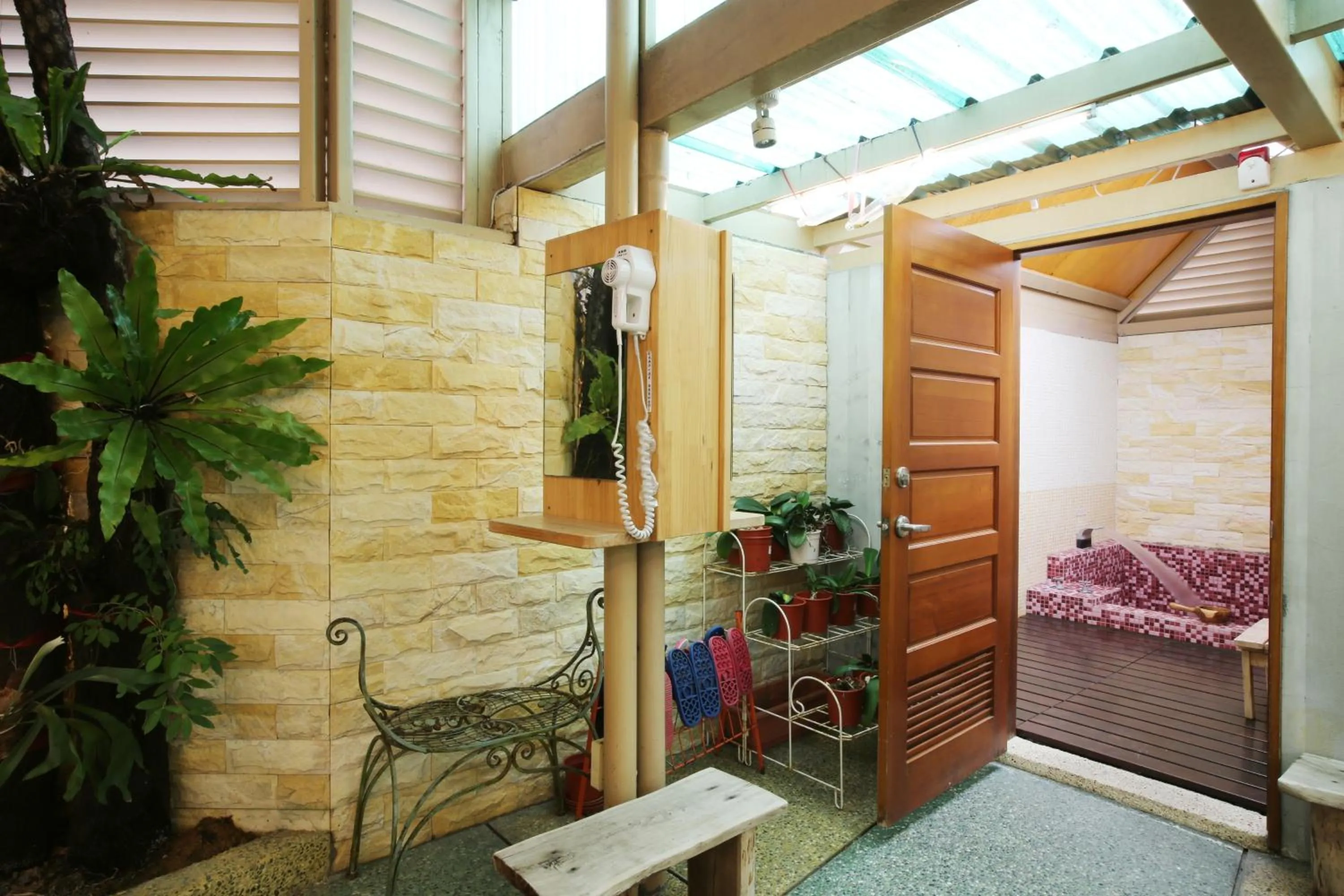 Hot Spring Bath in Long Shan Hotel