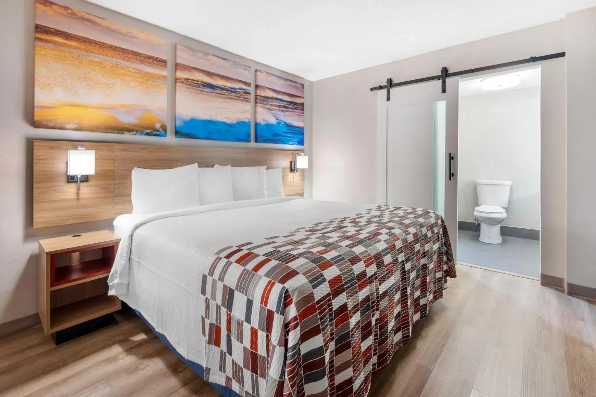 Photo of the whole room, Bed in Days Inn by Wyndham Franklin Nashville Photo of the whole room, Bed in Days Inn by Wyndham Franklin Nashville