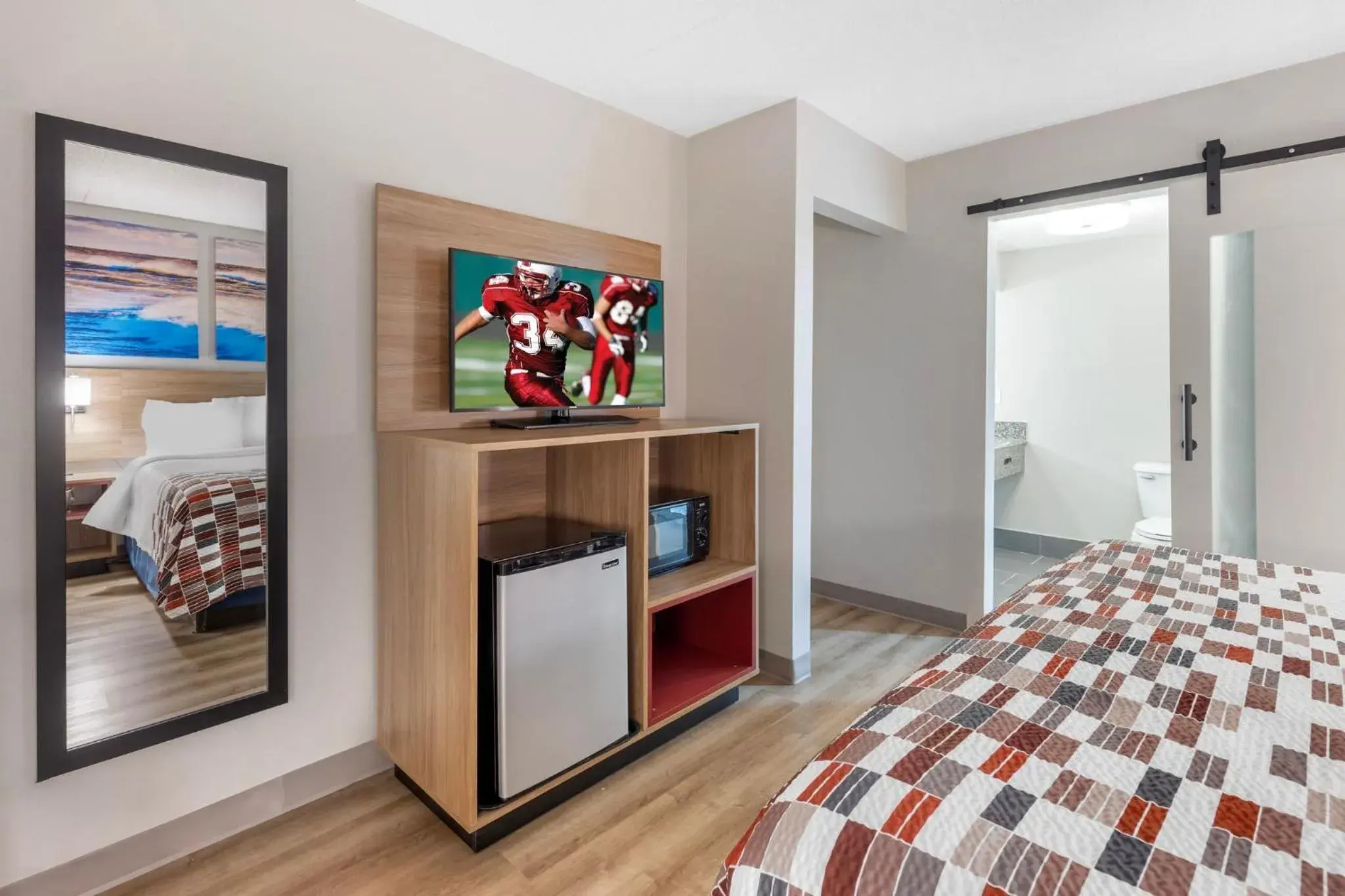 Photo of the whole room, Bed in Days Inn by Wyndham Franklin Nashville Photo of the whole room, Bed in Days Inn by Wyndham Franklin Nashville