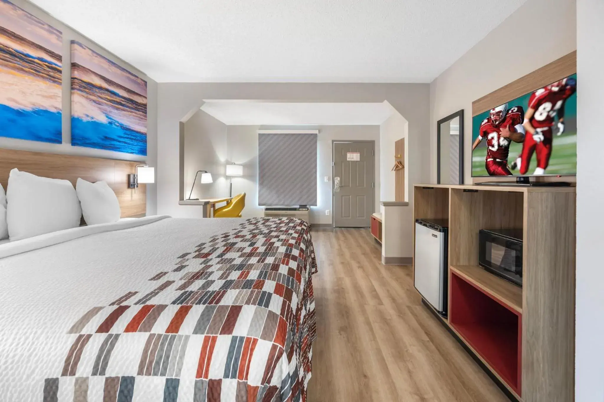 Deluxe King Room Smoking in Days Inn by Wyndham Franklin Nashville Deluxe King Room Smoking in Days Inn by Wyndham Franklin Nashville