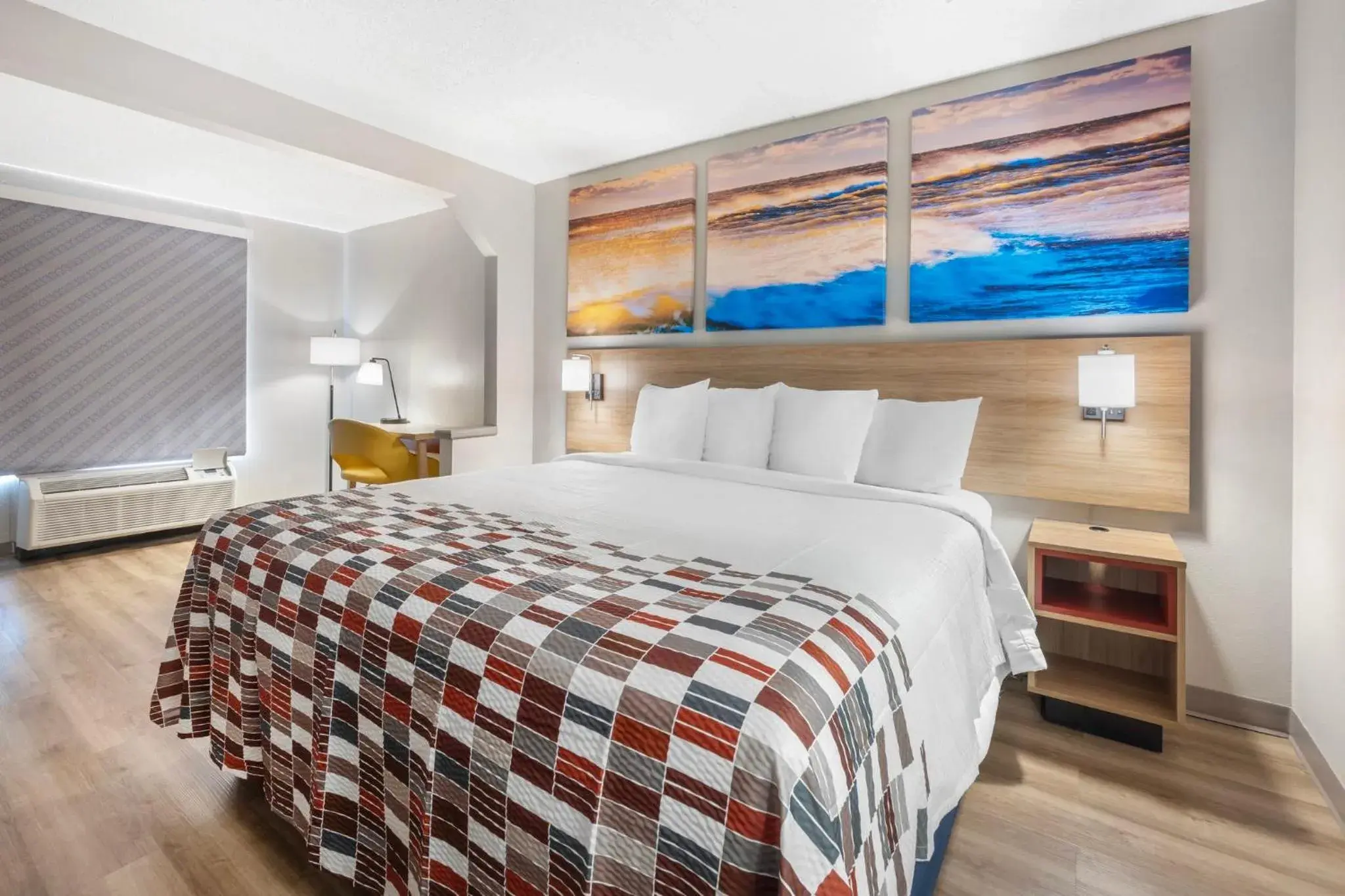 Photo of the whole room, Bed in Days Inn by Wyndham Franklin Nashville Photo of the whole room, Bed in Days Inn by Wyndham Franklin Nashville