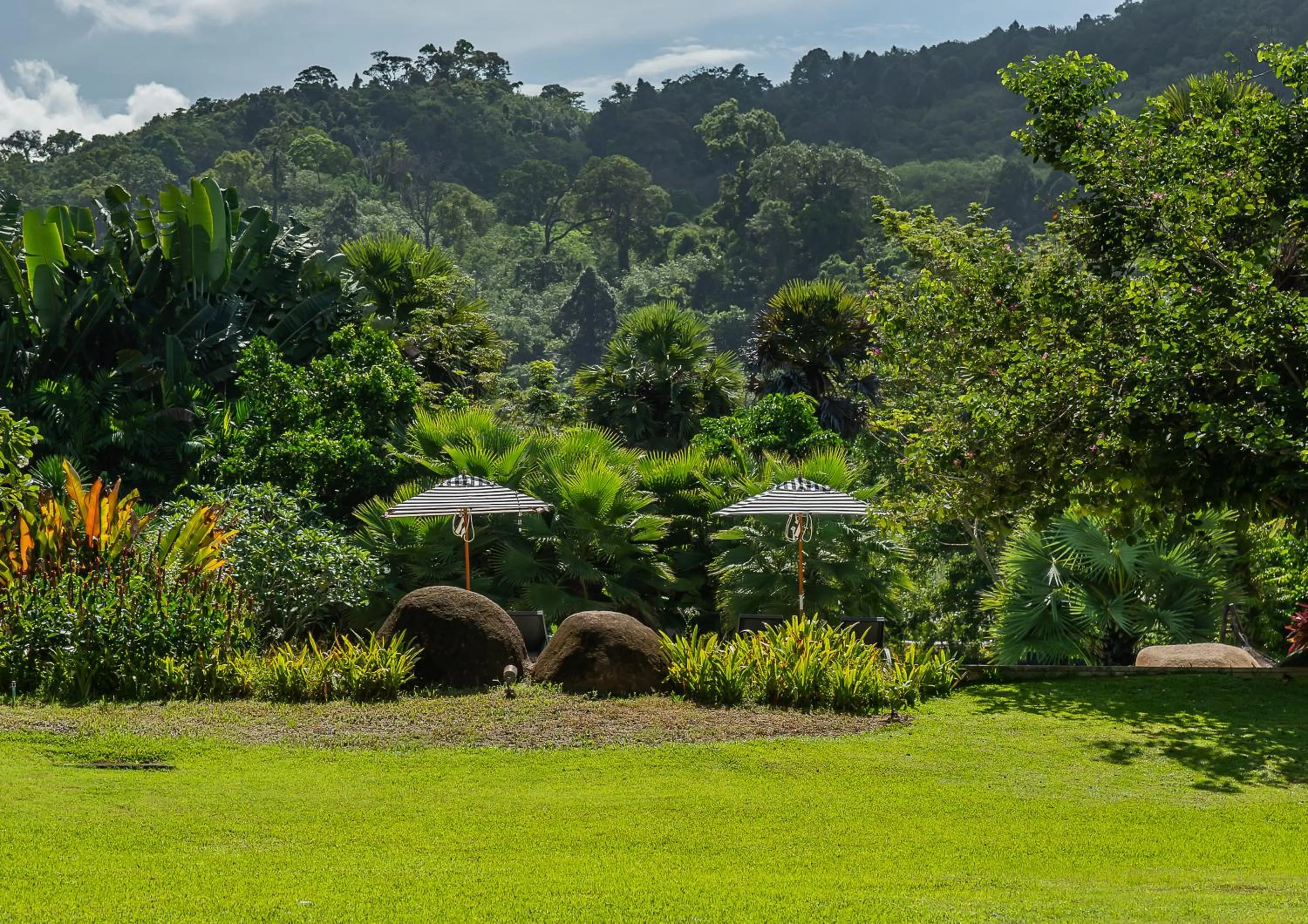 Naithonburi Beach Resort - SHA Extra Plus