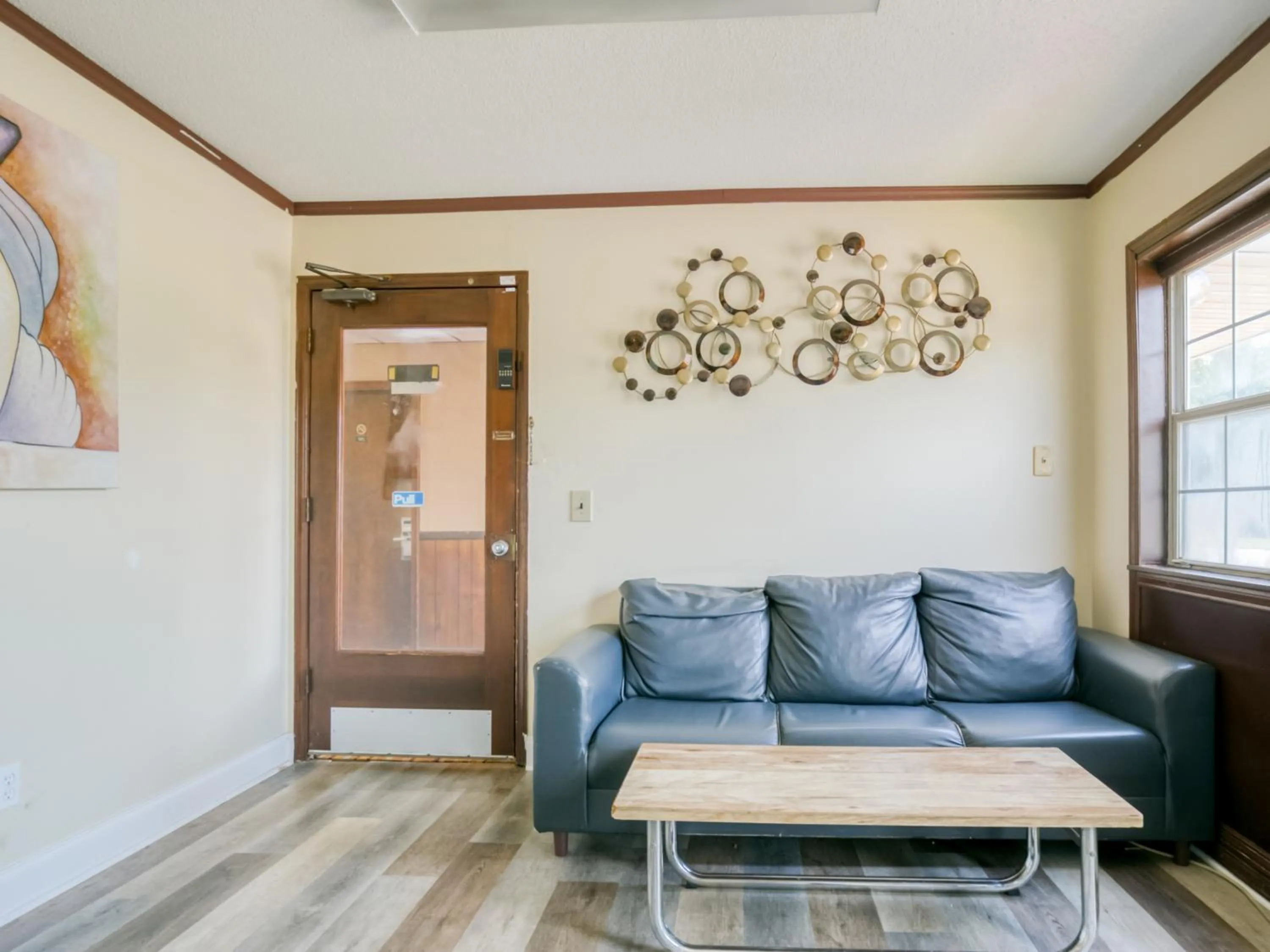 Seating area in Raceway Inn Darlington By OYO