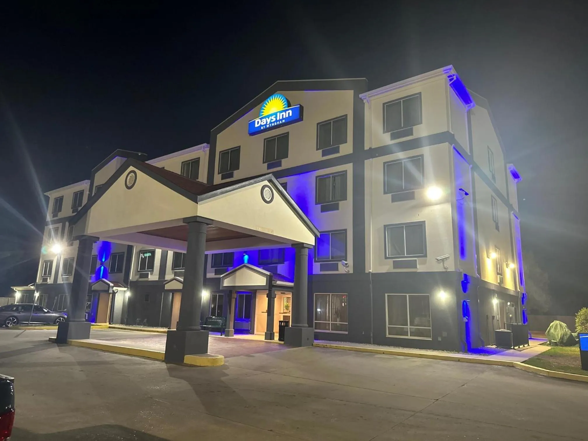 Property building in Days Inn by Wyndham Baton Rouge I-10