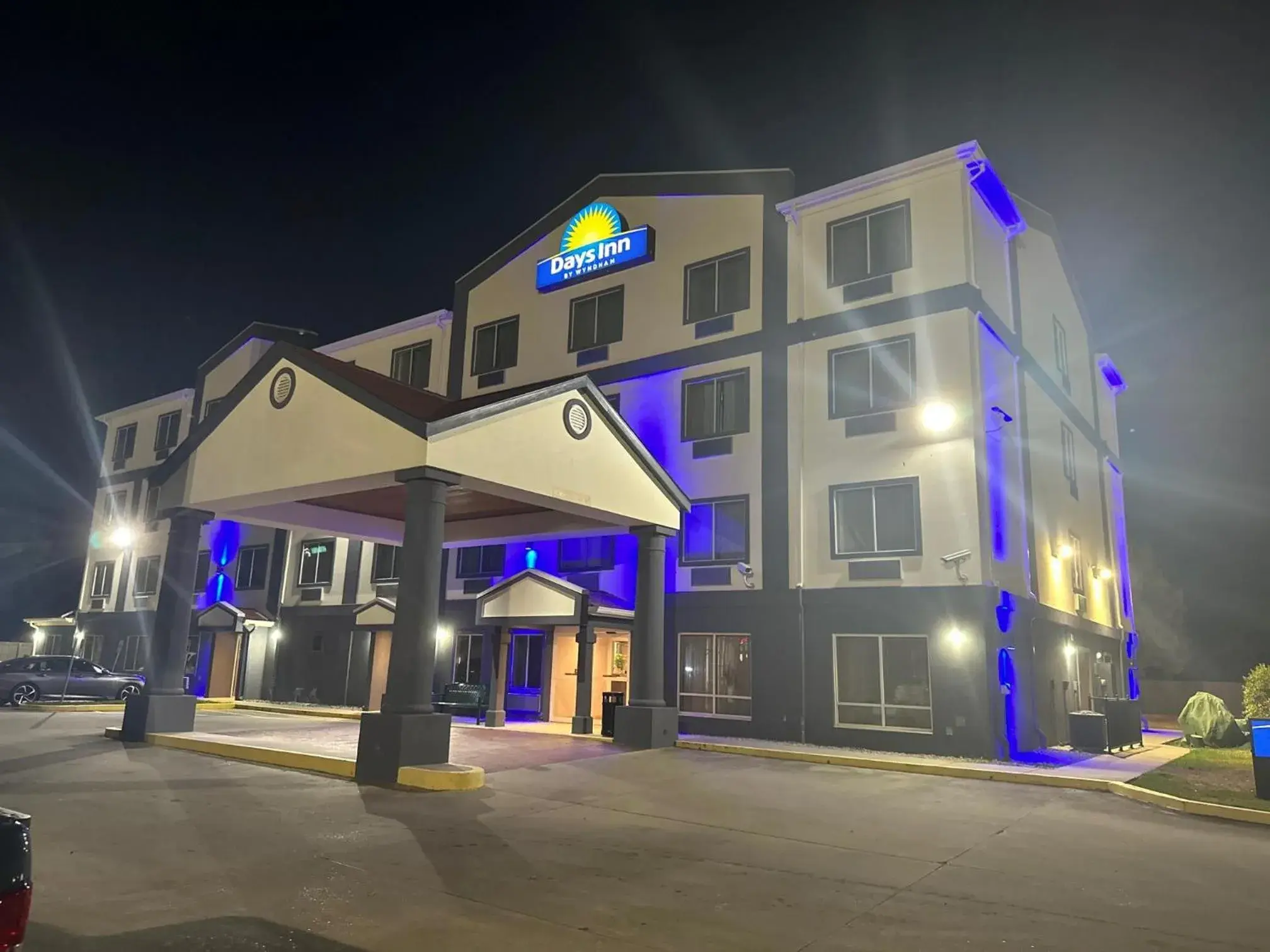 Property building in Days Inn by Wyndham Baton Rouge I-10 Property building in Days Inn by Wyndham Baton Rouge I-10