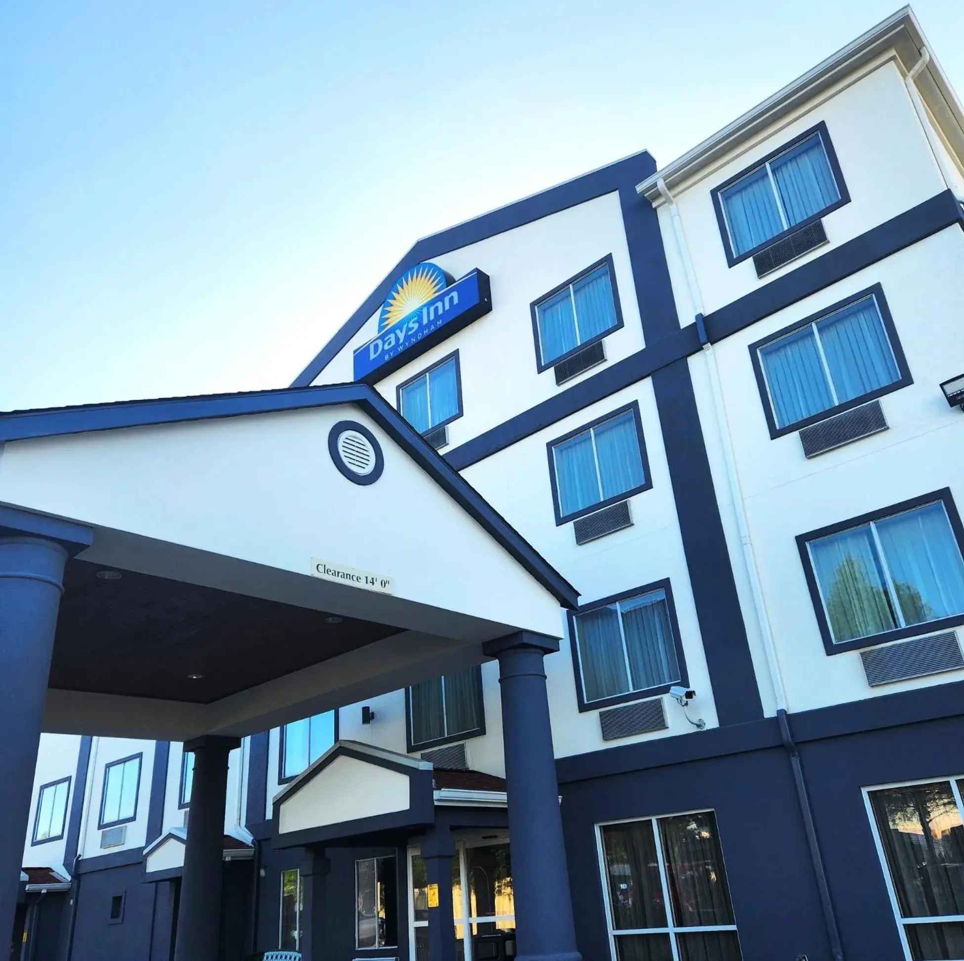 Property building in Days Inn by Wyndham Baton Rouge I-10 Property building in Days Inn by Wyndham Baton Rouge I-10