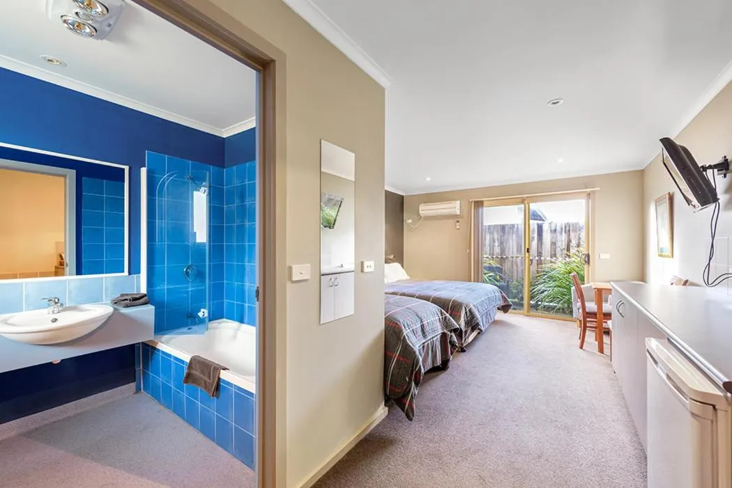 Bathroom in Motel Strahan