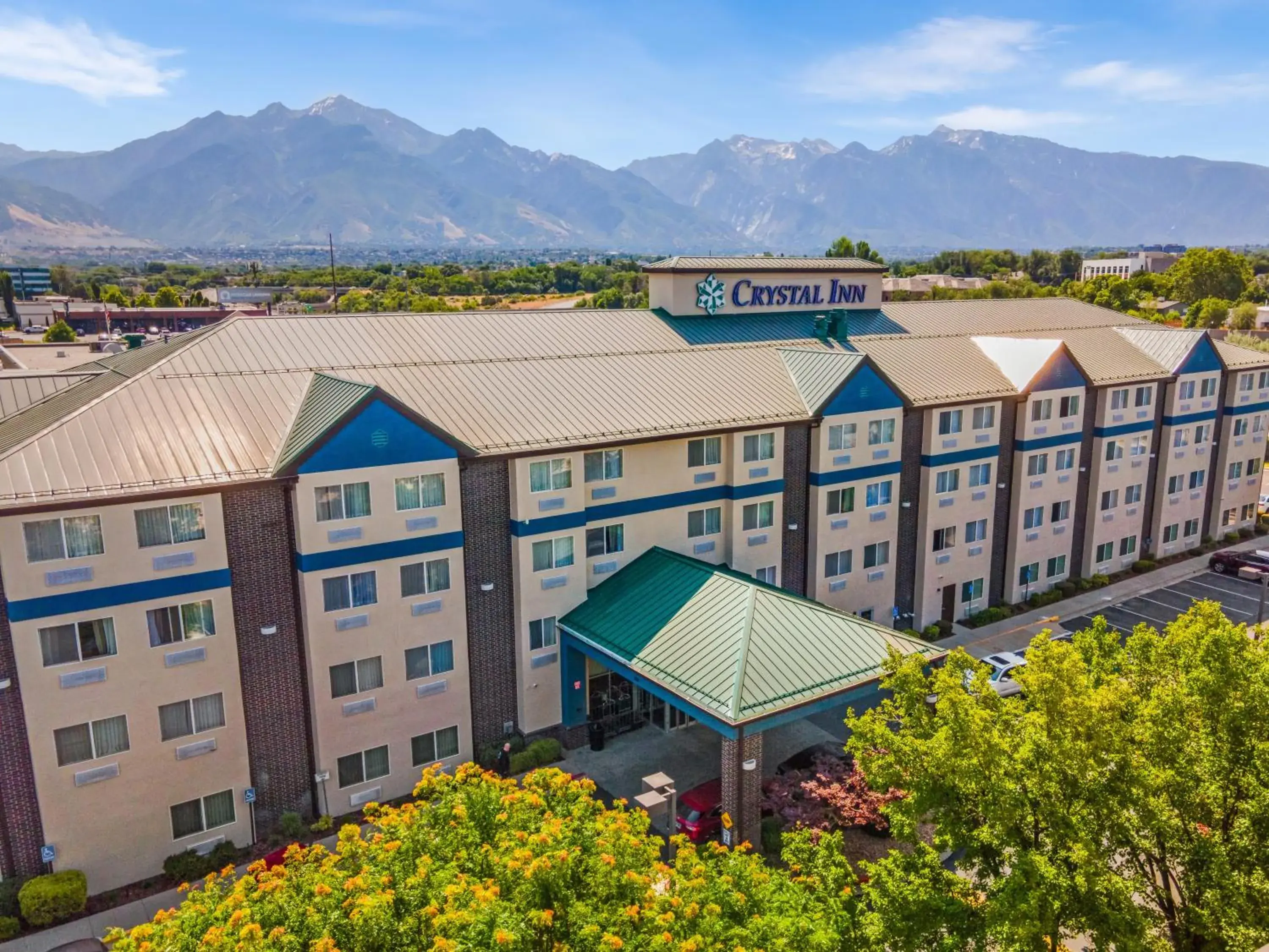 Property building in Crystal Inn Hotel & Suites - Midvalley Property building in Crystal Inn Hotel & Suites - Midvalley