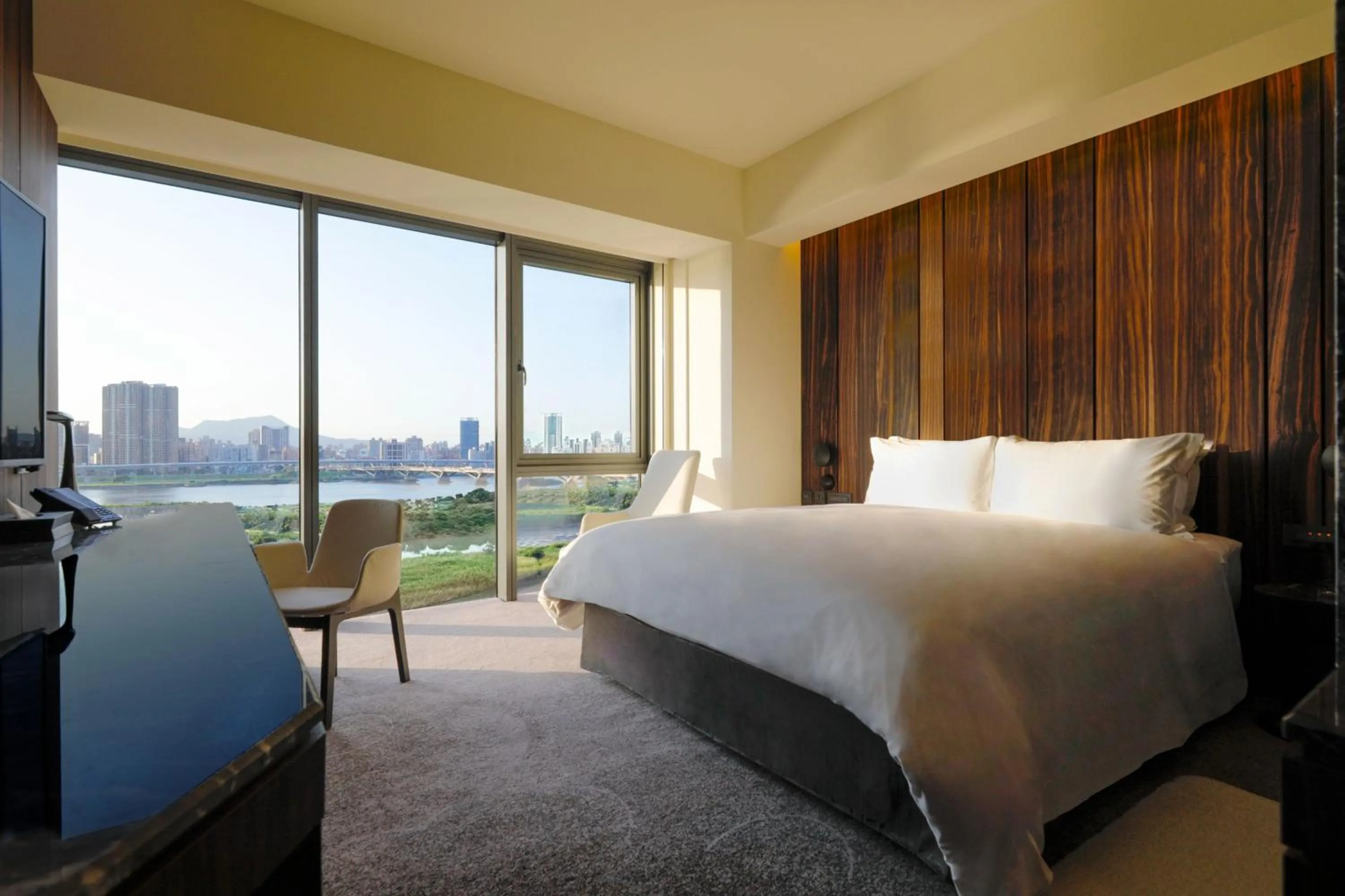 Photo of the whole room, Bed in Suz & Catorze Taipei, a Tribute Portfolio Hotel