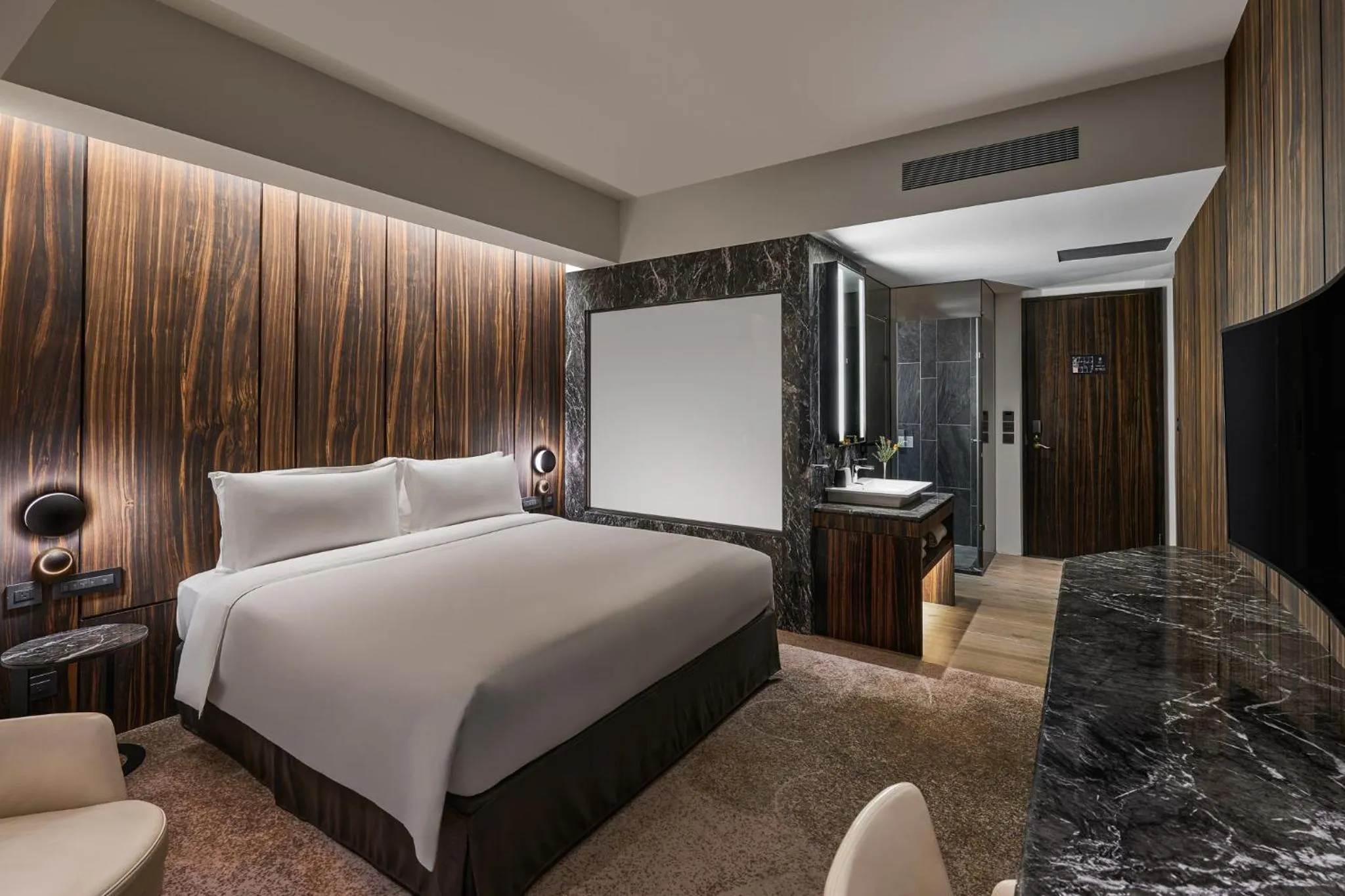 Bed in Suz & Catorze Taipei, a Tribute Portfolio Hotel