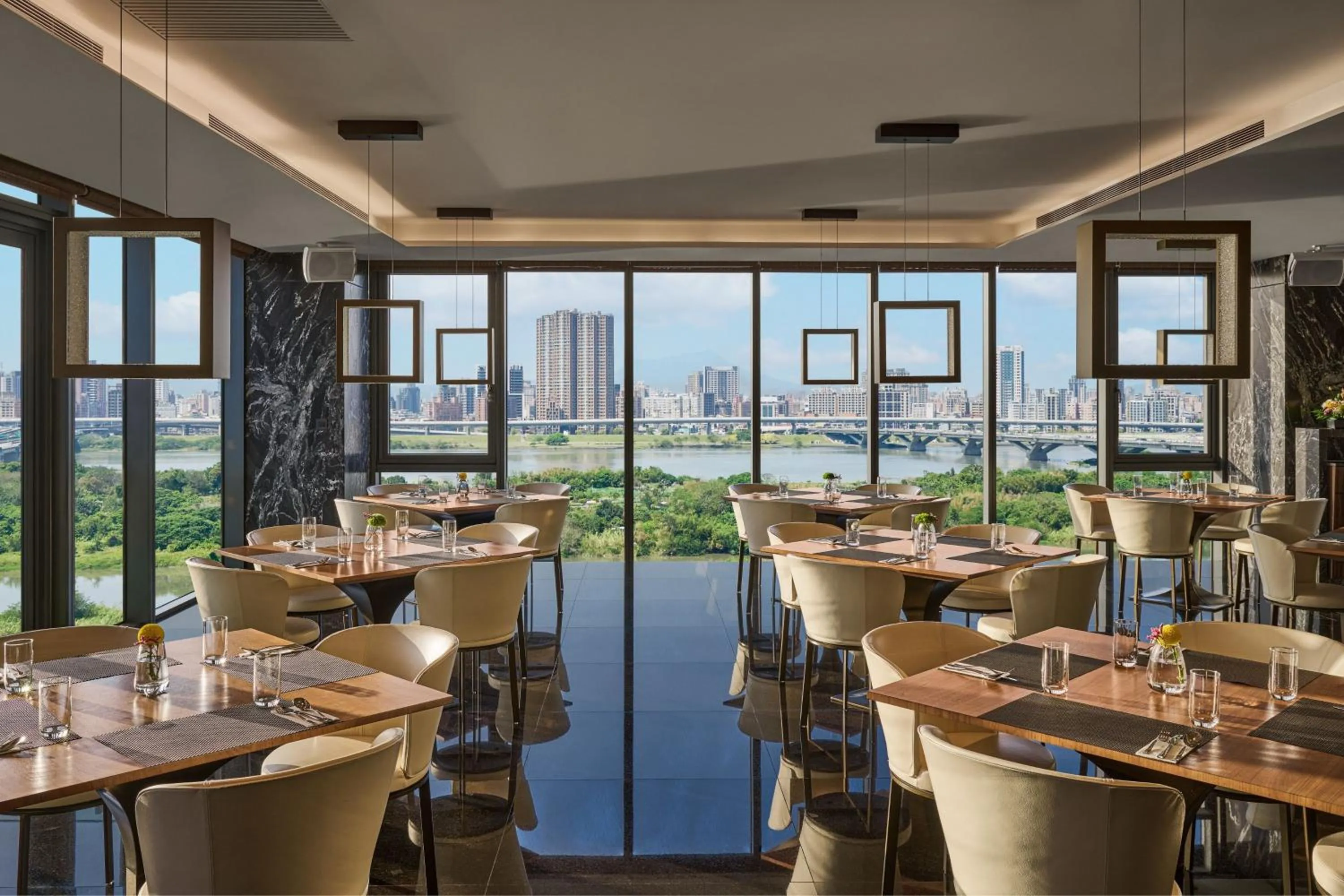 Restaurant/places to eat in Suz & Catorze Taipei, a Tribute Portfolio Hotel