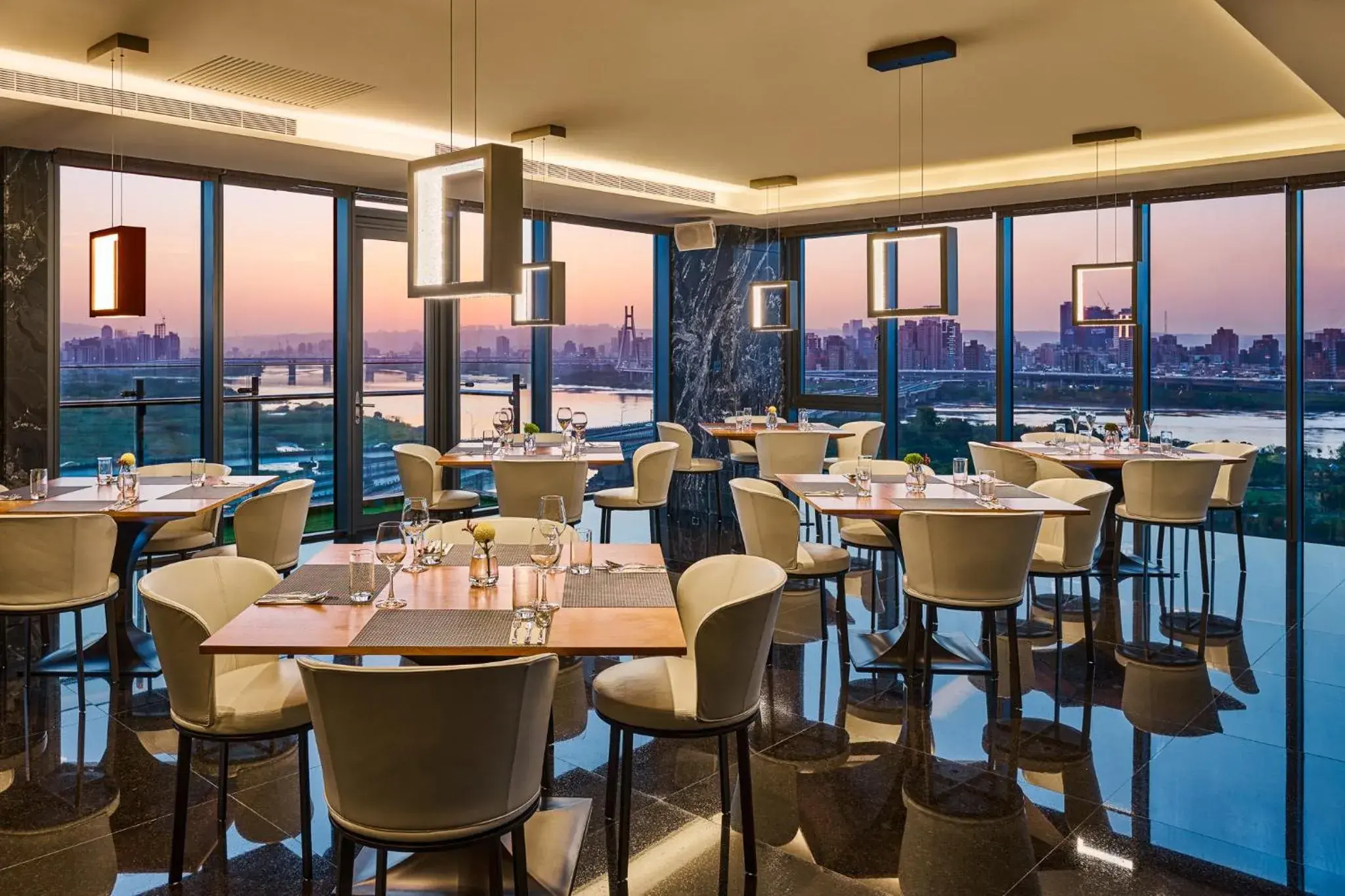 Restaurant/places to eat in Suz & Catorze Taipei, a Tribute Portfolio Hotel Restaurant/places to eat in Suz & Catorze Taipei, a Tribute Portfolio Hotel