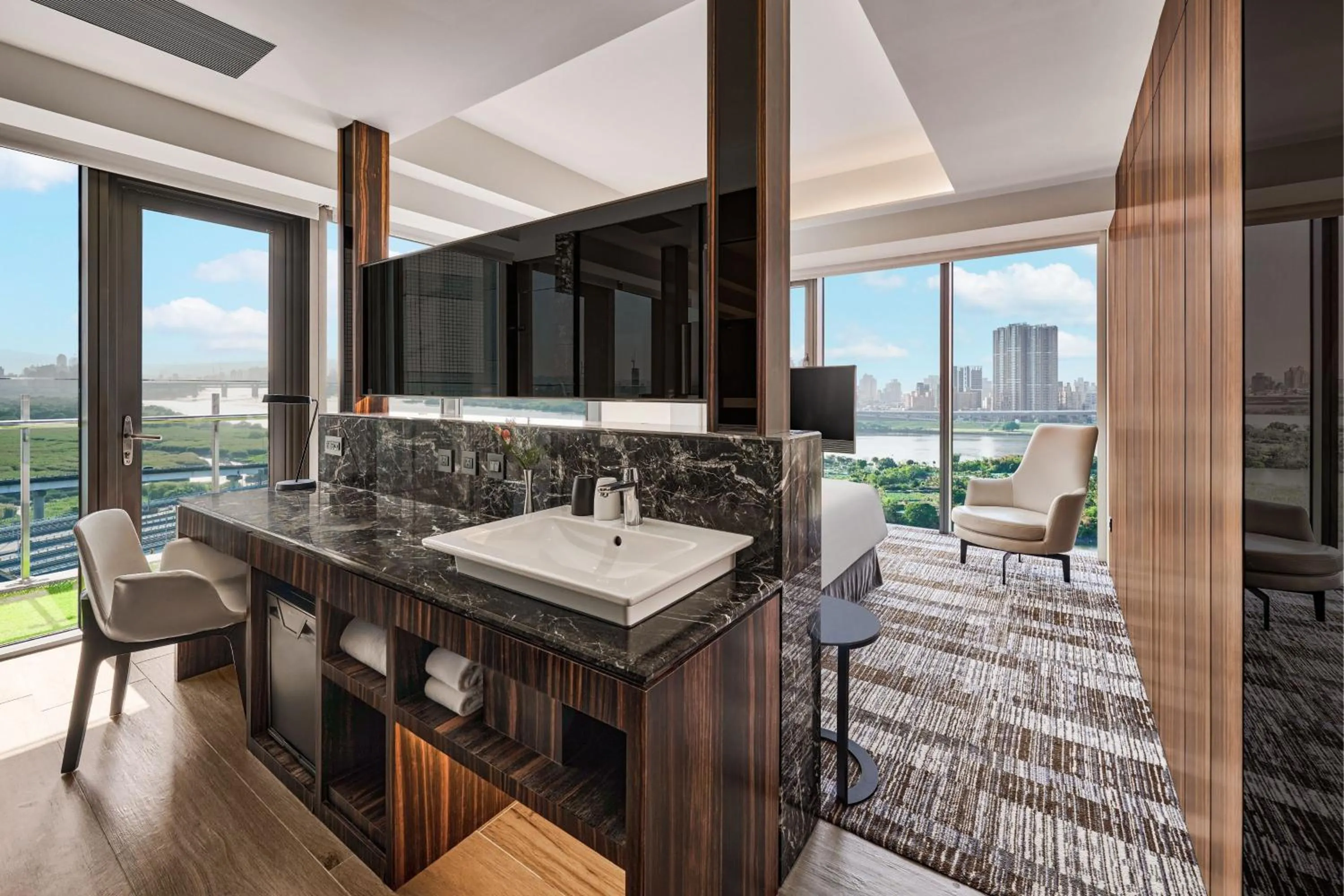 Photo of the whole room in Suz & Catorze Taipei, a Tribute Portfolio Hotel