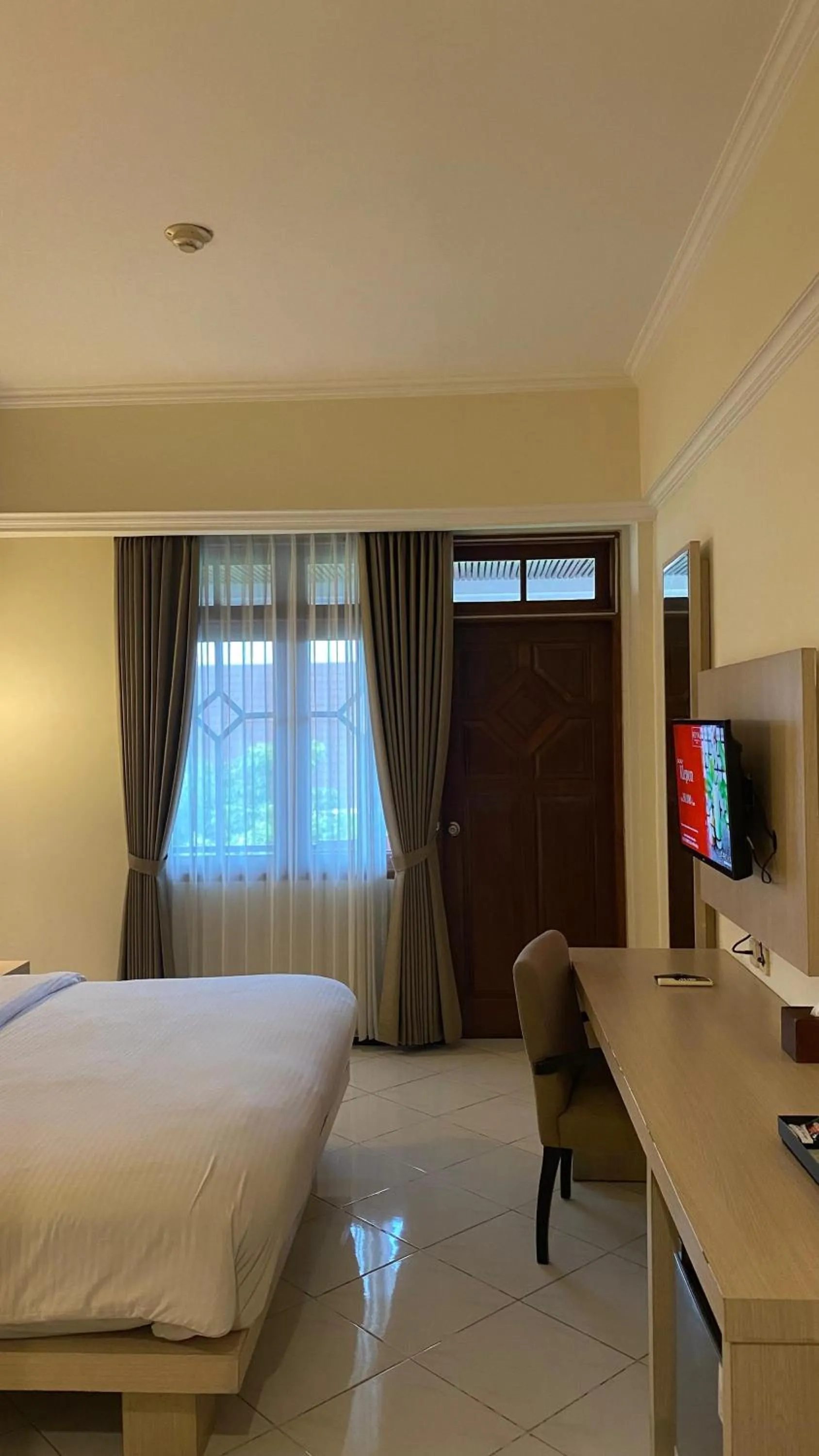View (from property/room), Bed in Royal Hotel and Villa Batu