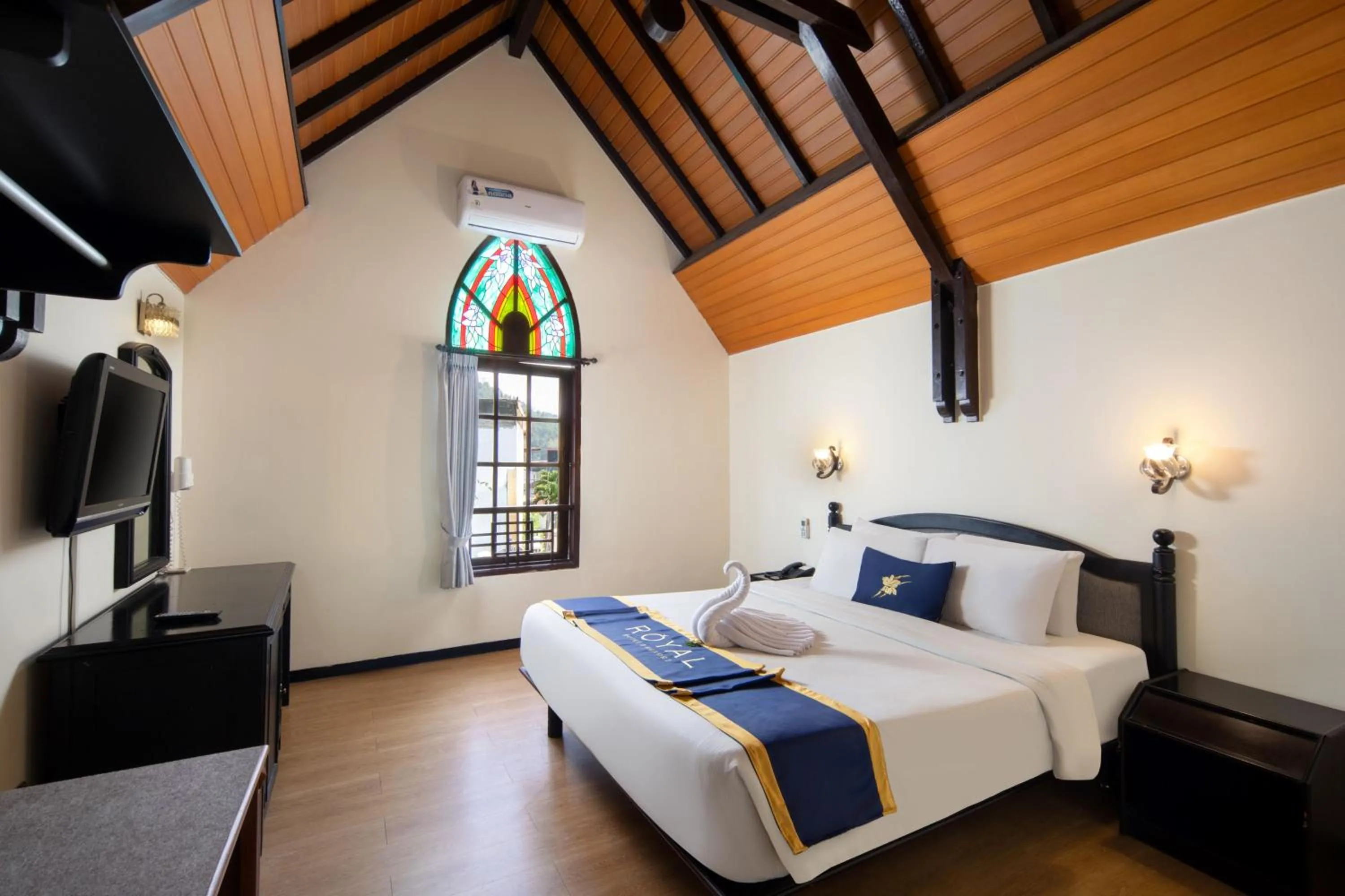 Bedroom, Bed in Royal Hotel and Villa Batu