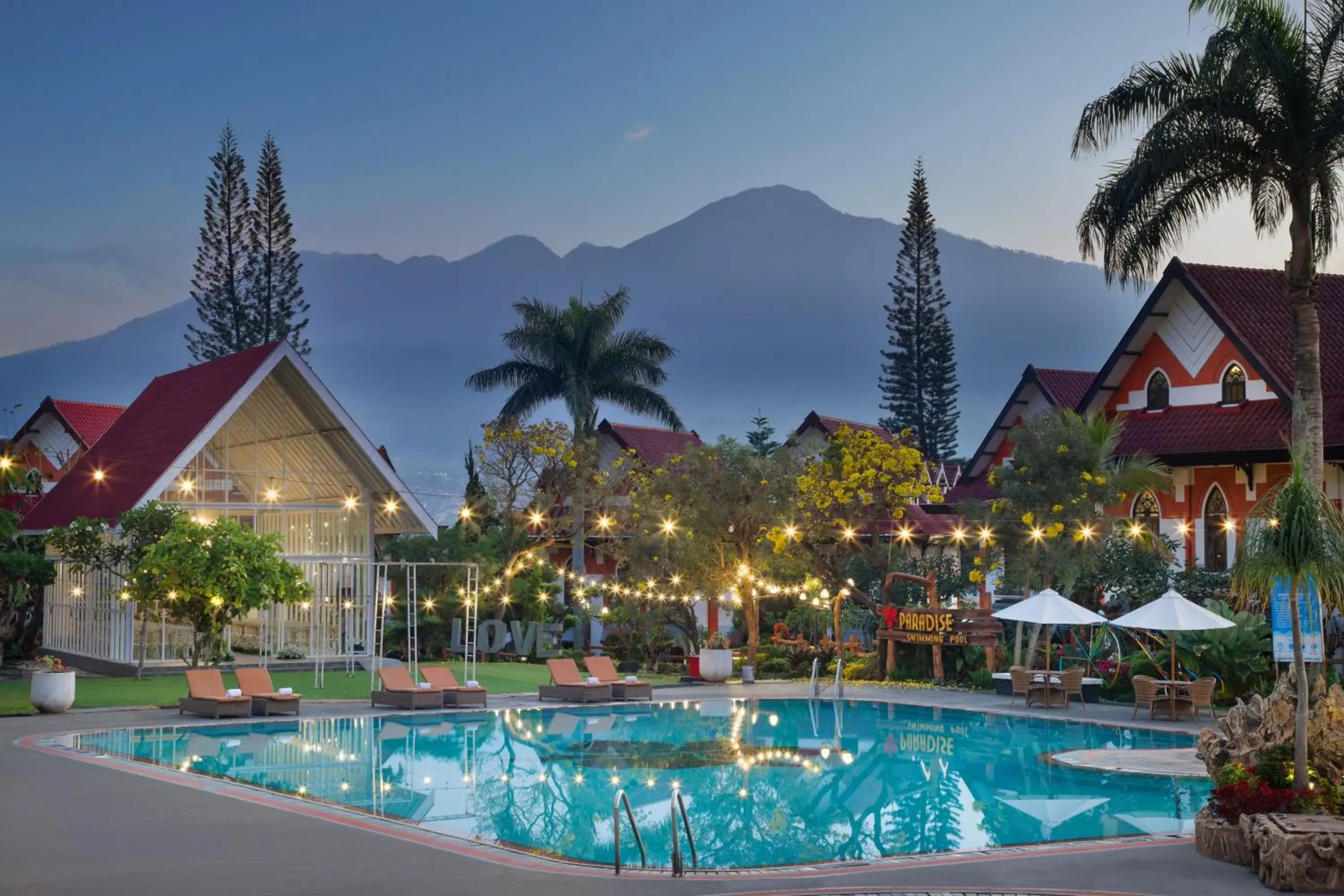 Swimming pool in Royal Hotel and Villa Batu Swimming pool in Royal Hotel and Villa Batu