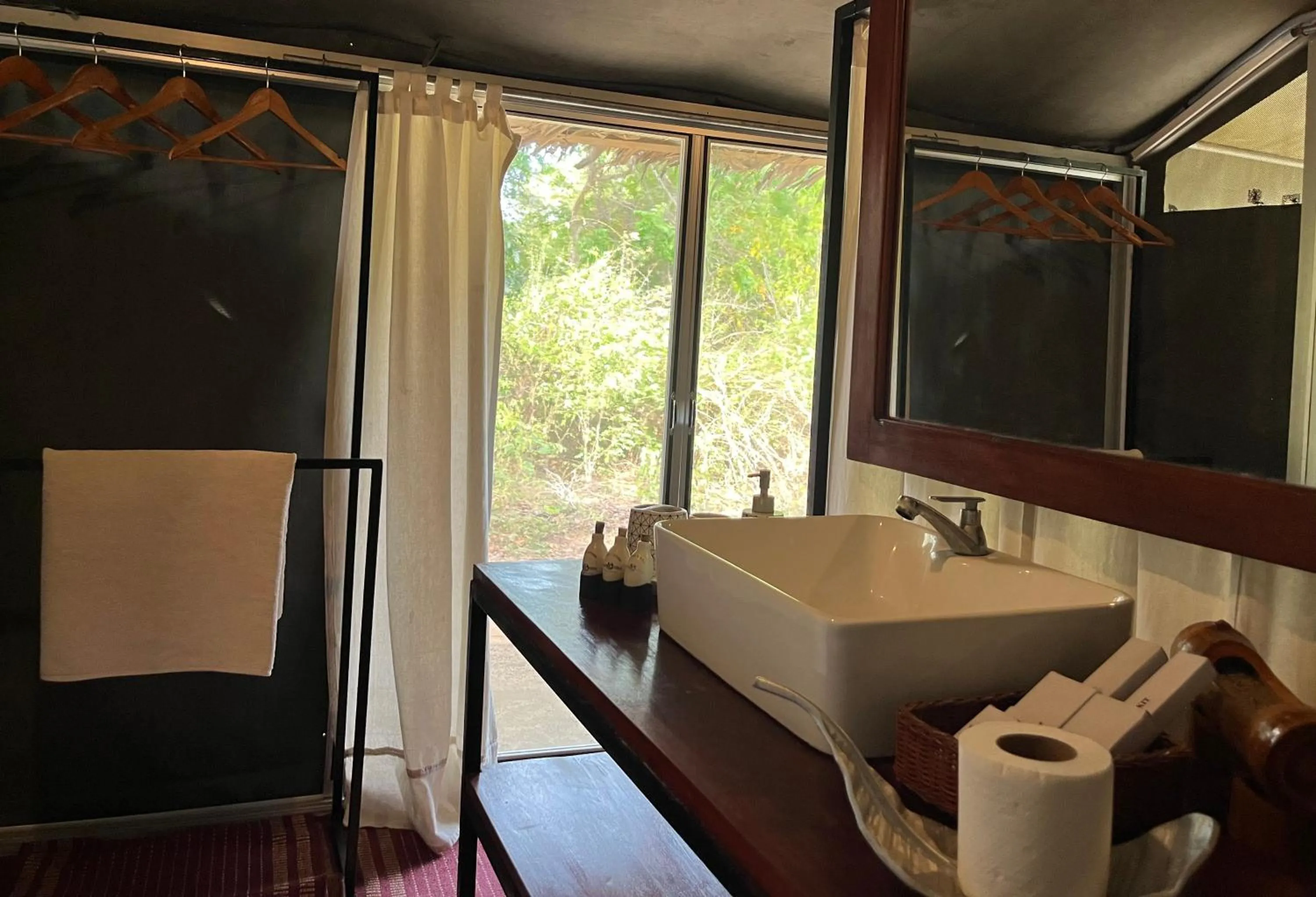 Bathroom in Mahoora - Yala by Eco Team