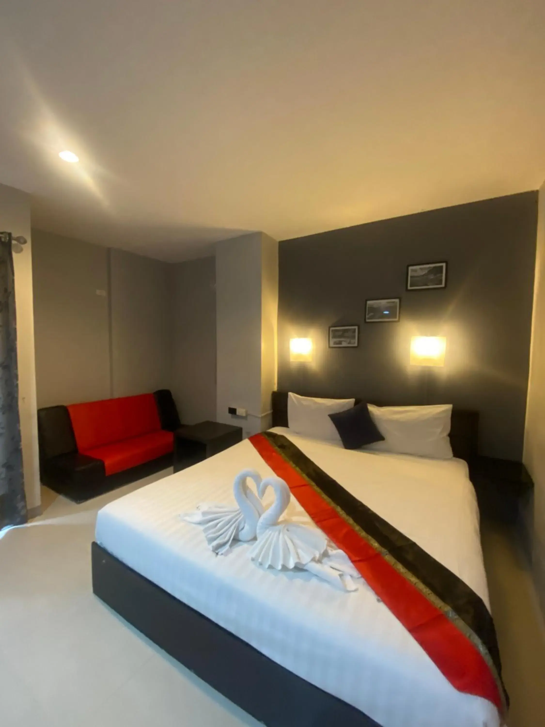 Restaurant/places to eat, Bed in Holiday Home Patong Restaurant/places to eat, Bed in Holiday Home Patong