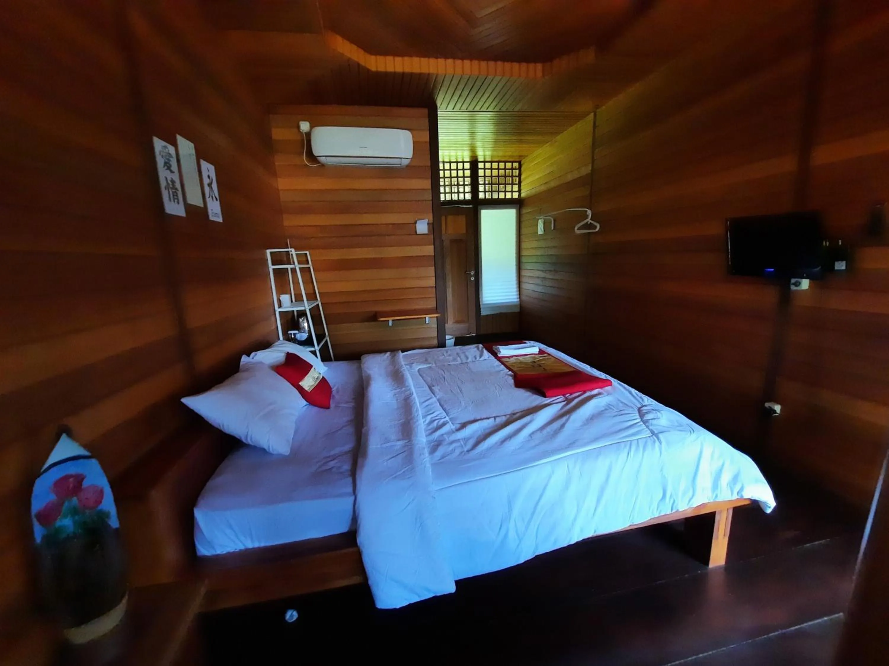 Bed in HOTEL BESAR BULAN BARU - Senggigi
