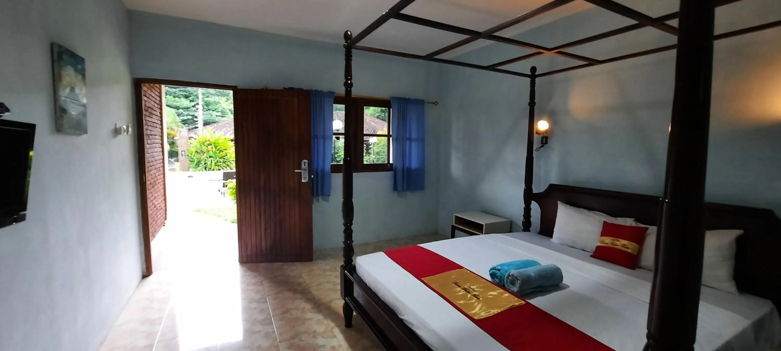 Bed in HOTEL BESAR BULAN BARU , Senggigi - Lombok