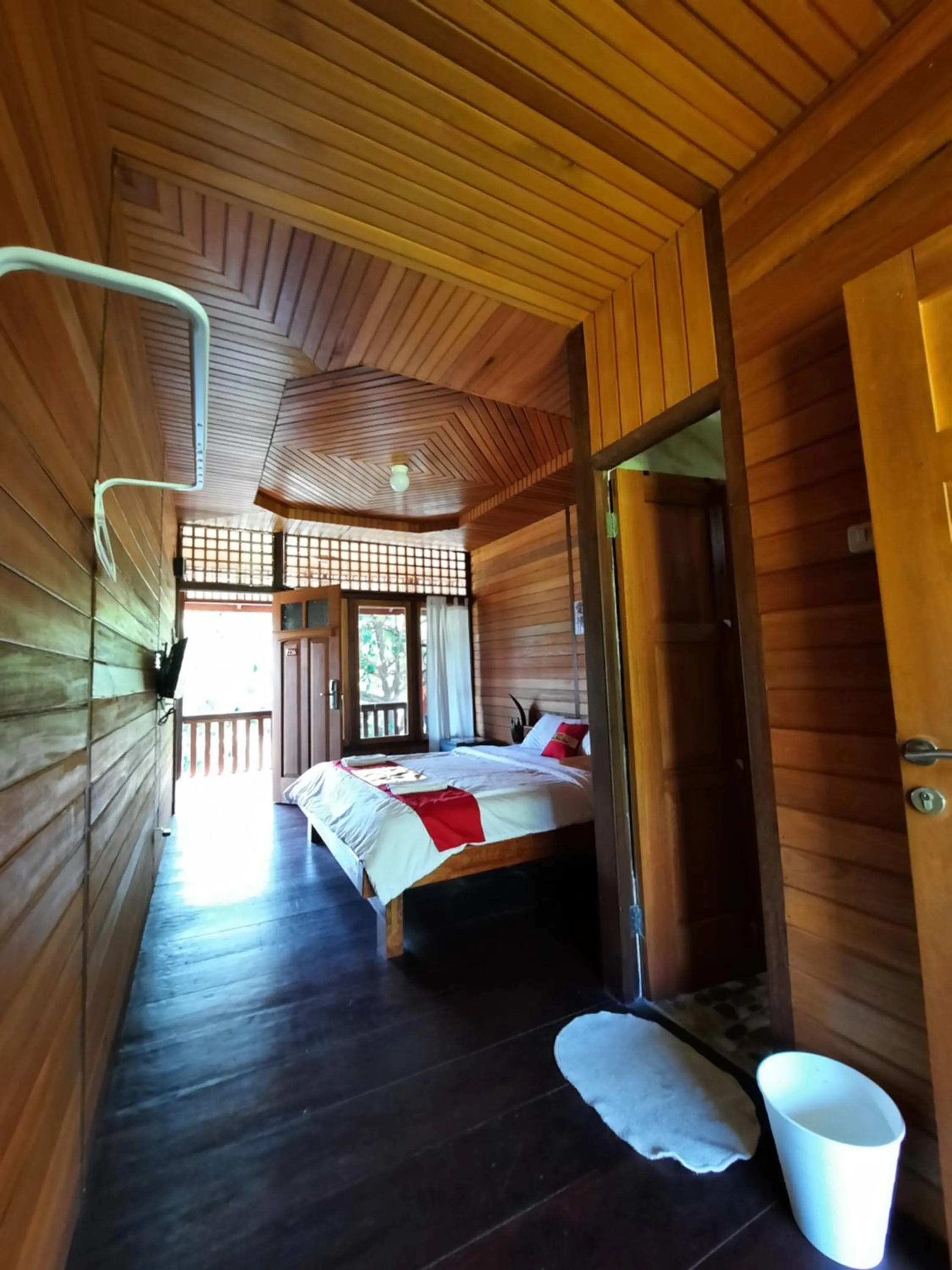 Bed in HOTEL BESAR BULAN BARU - Senggigi