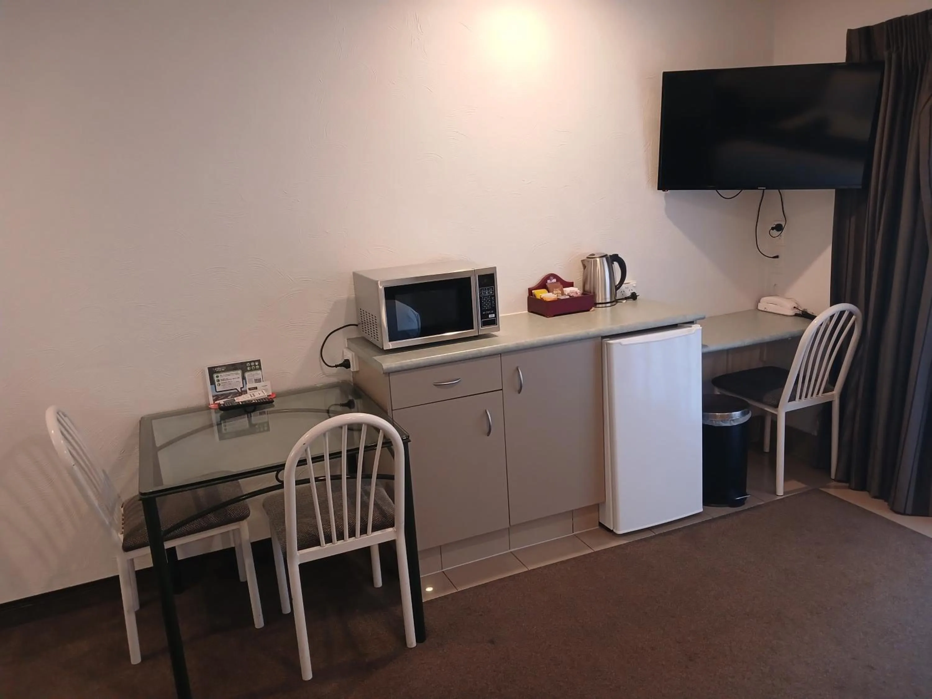 Dining area in Palm City Motor Inn