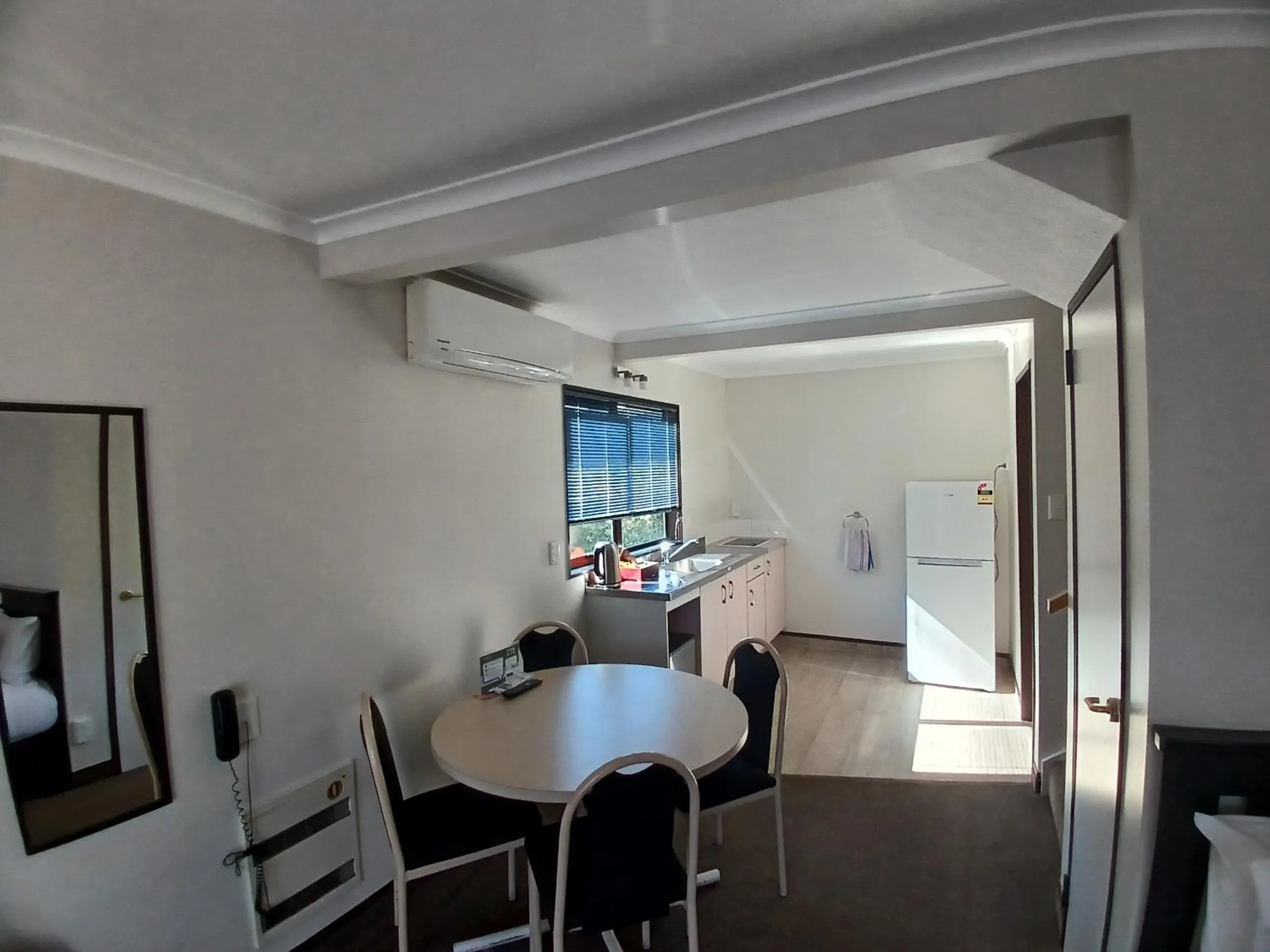 Kitchen or kitchenette in Palm City Motor Inn